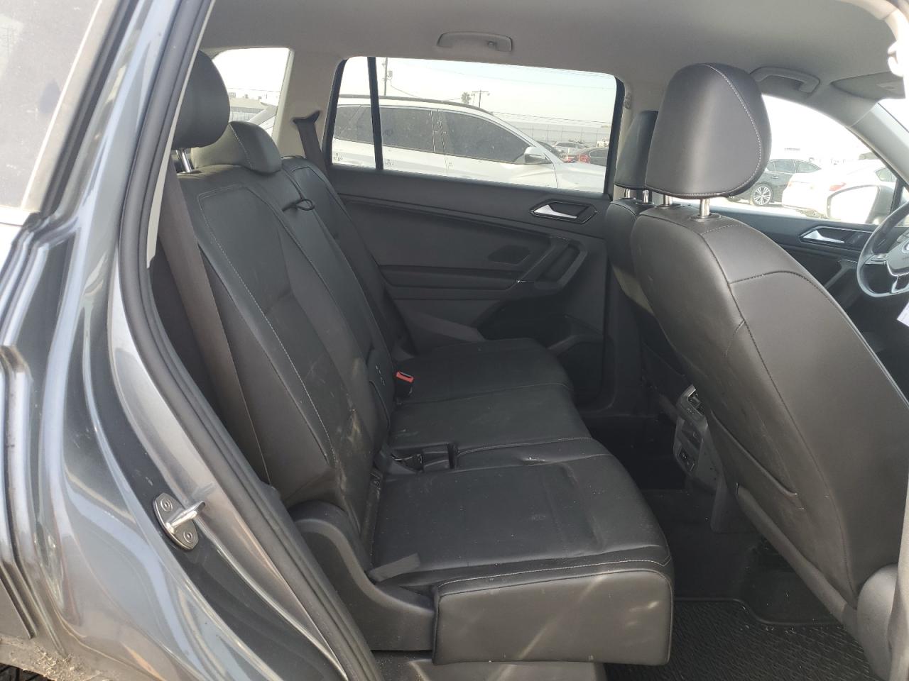 2018 Volkswagen Tiguan - Image 11