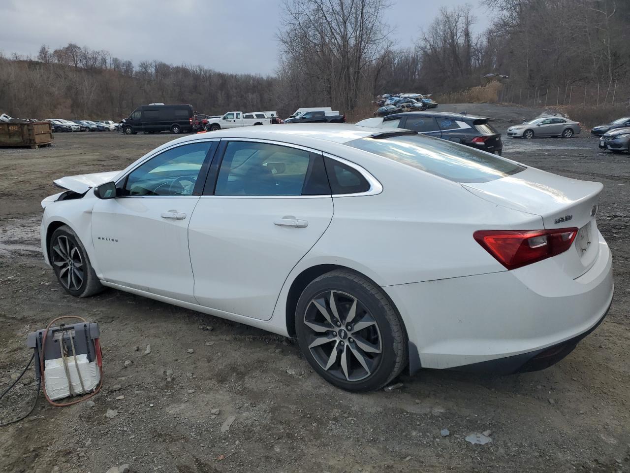 VIN 1G1ZD5ST8JF292262 2018 CHEVROLET MALIBU no.2