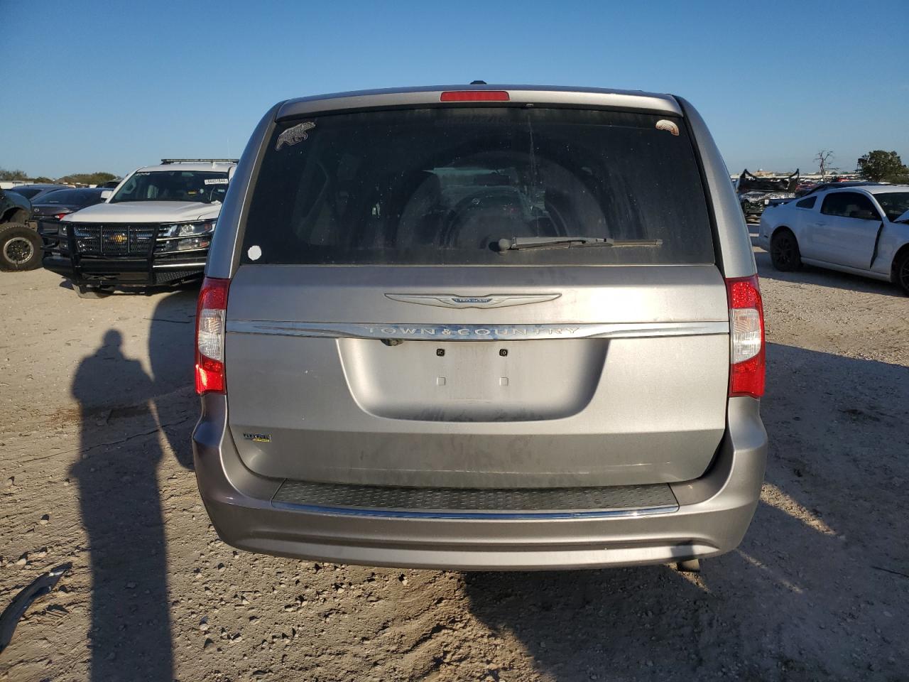 2015 Chrysler Town & Country - Image 6