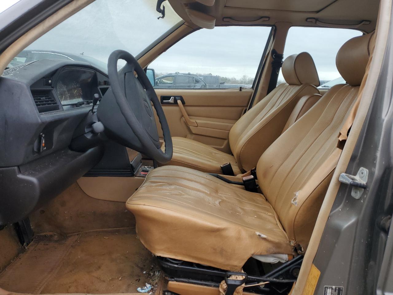 1987 Mercedes-Benz 190 E 2.3 VIN: WDBDA28D3HF305694 Lot: 86019304