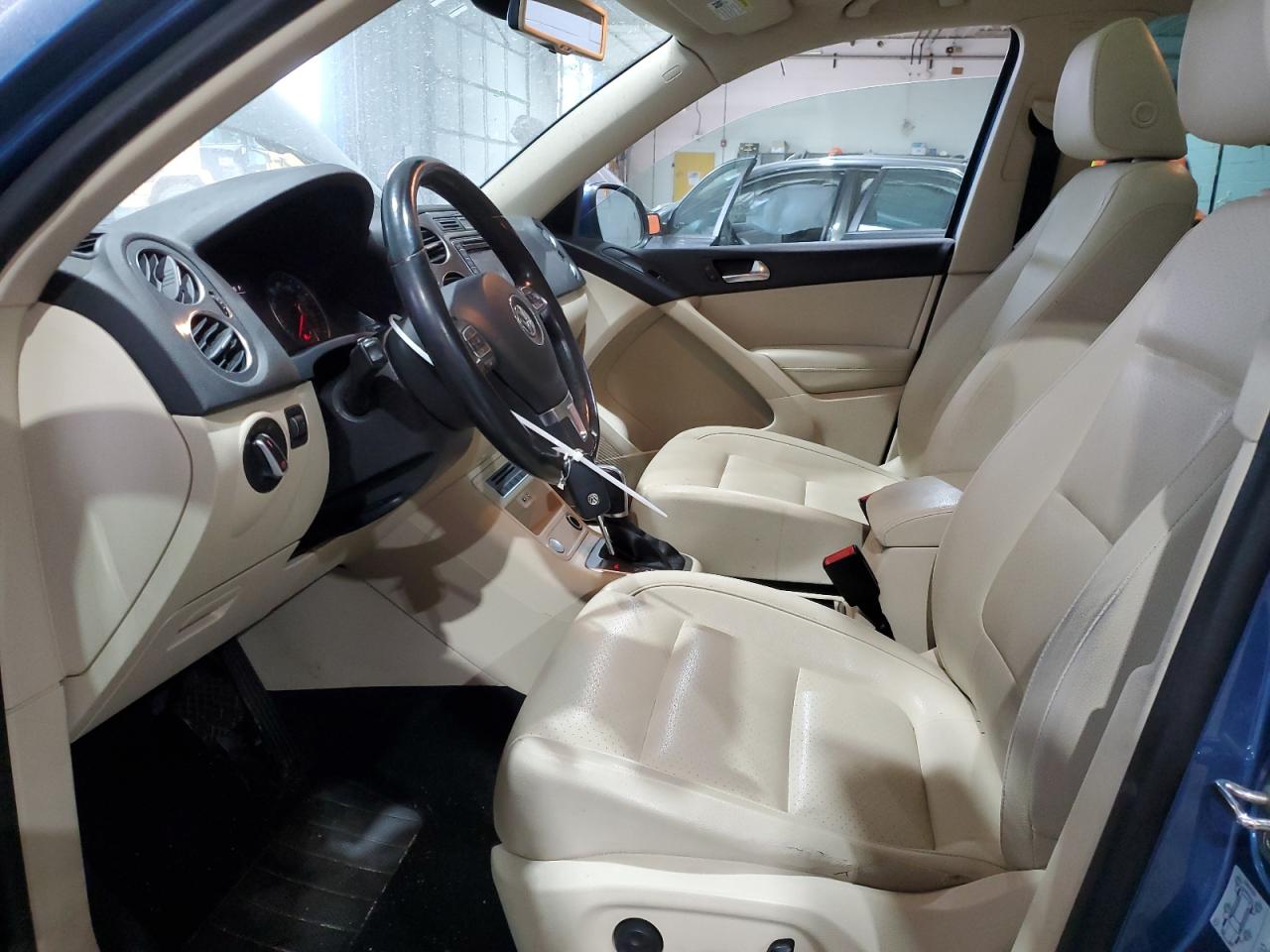 2017 Volkswagen Tiguan - Image 7