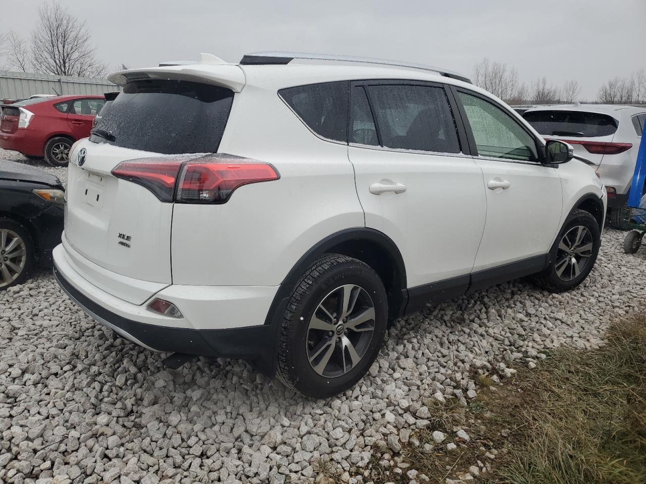 VIN JTMRFREV0GJ095288 2016 TOYOTA RAV4 no.3