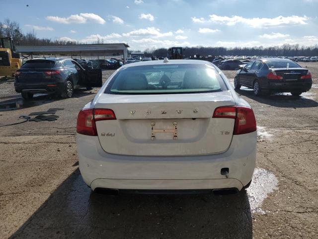  VOLVO S60 2015 Білий