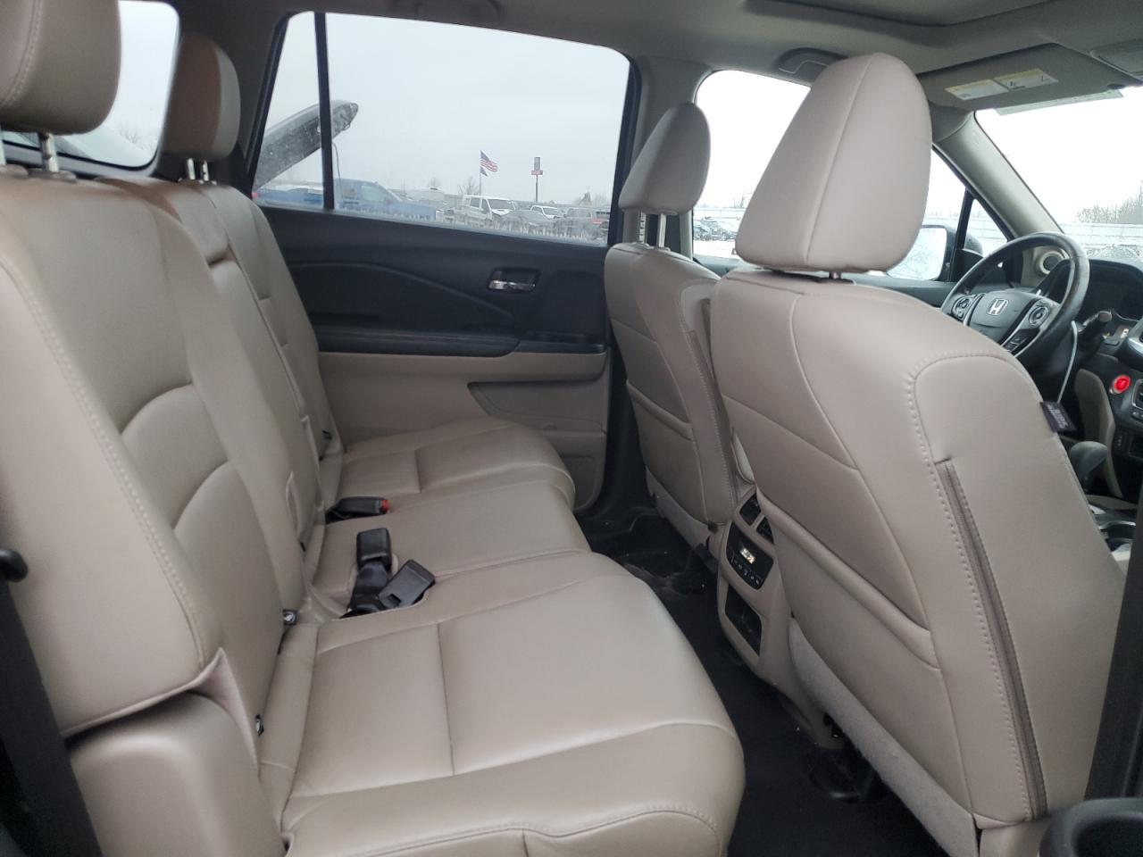 2017 Honda Pilot - Image 11
