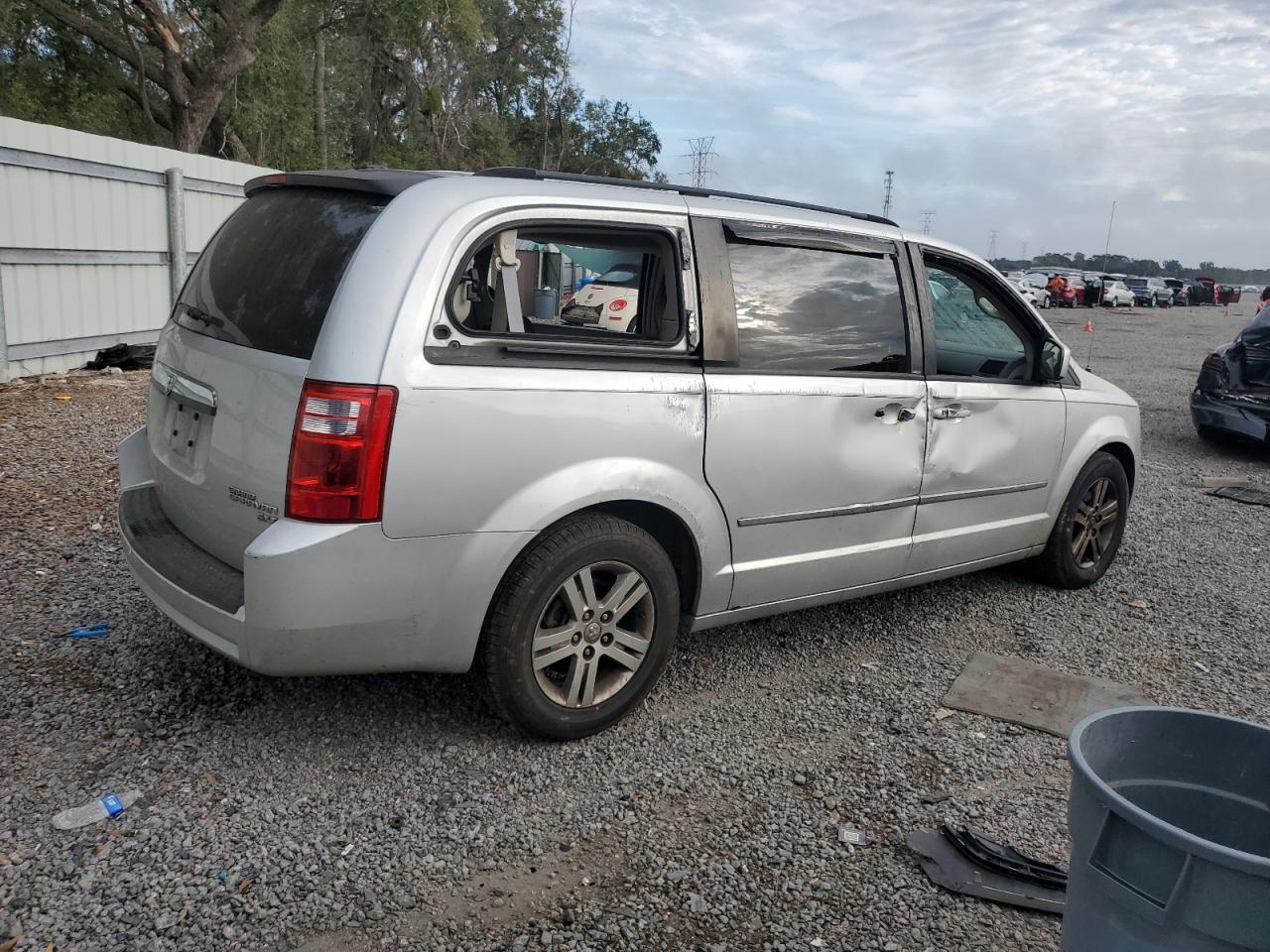 2010 Dodge Caravan - Image 3