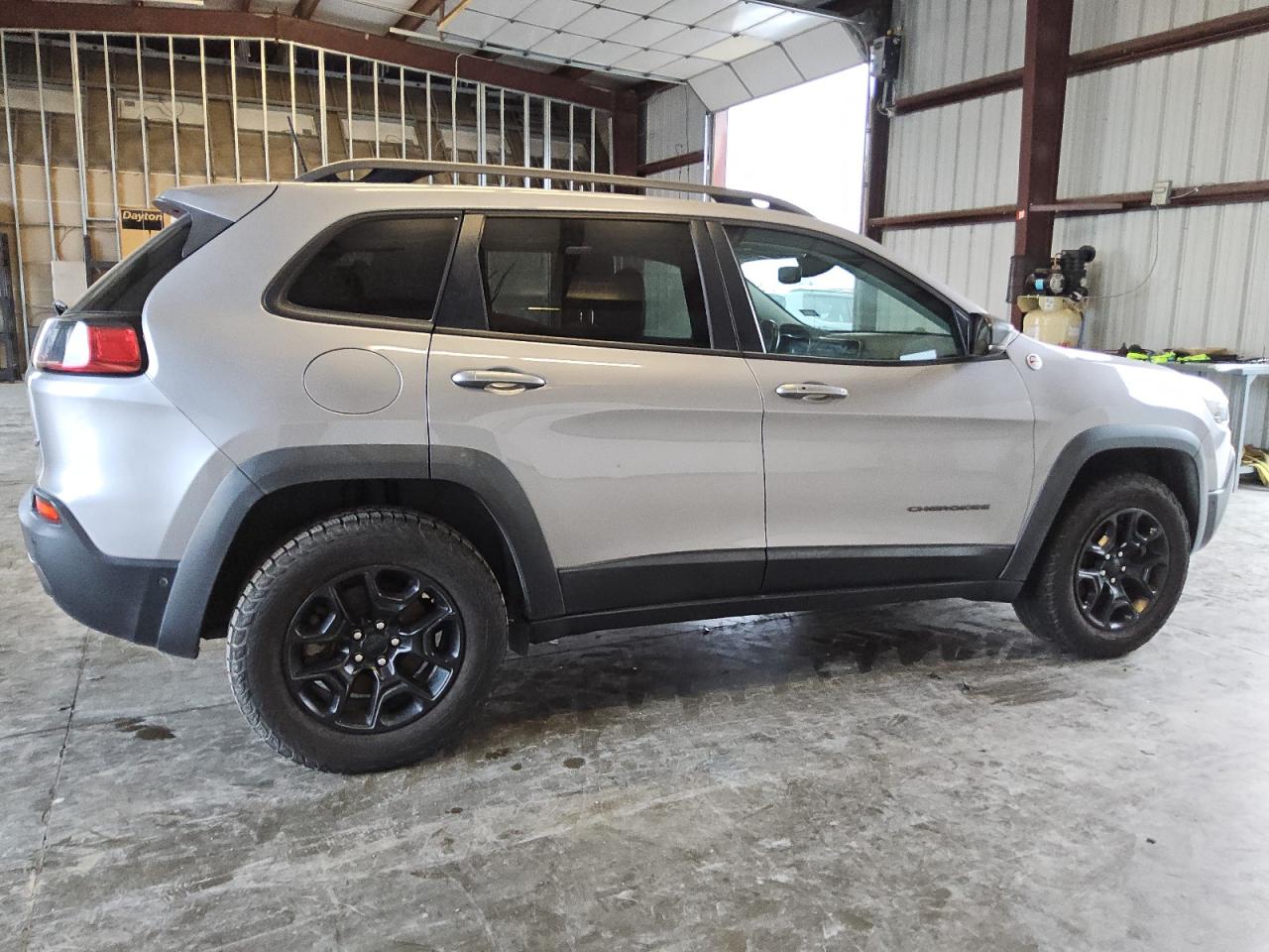 2019 Jeep Cherokee - Image 3