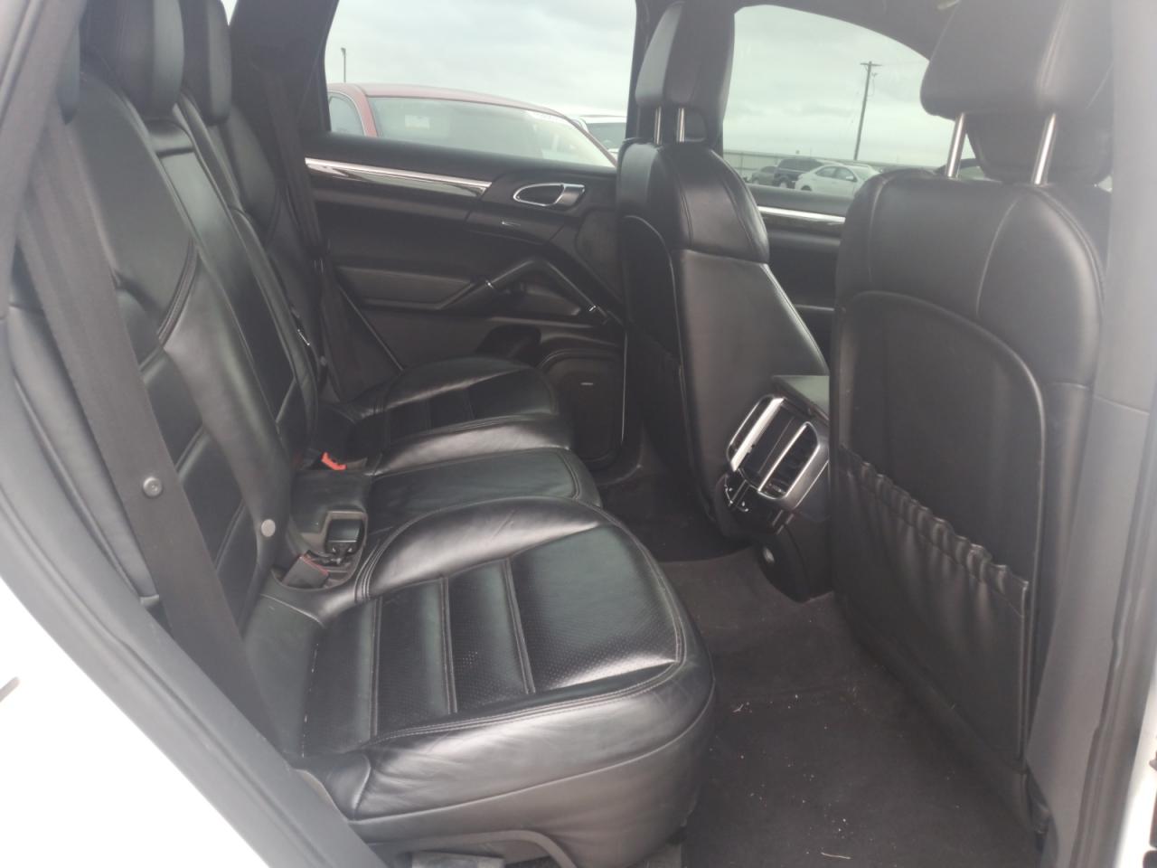 2012 Porsche Cayenne S VIN: WP1AB2A23CLA49026 Lot: 84497784