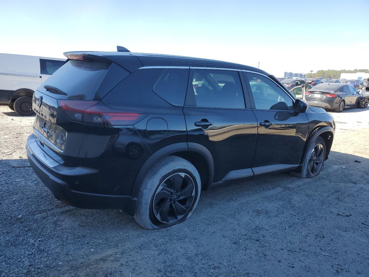 2024 Nissan Rogue - Image 3