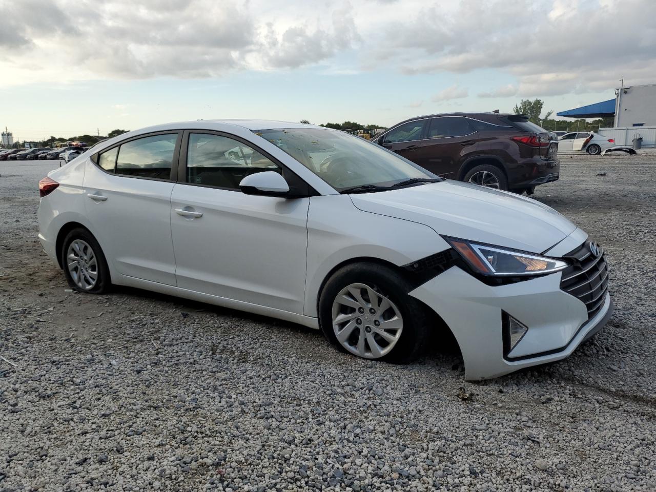 VIN 5NPD74LF0KH427267 2019 HYUNDAI ELANTRA no.4