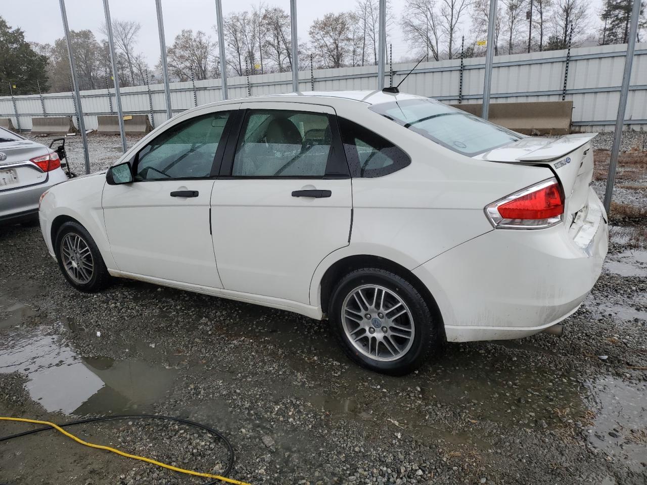 2011 Ford Focus - Image 2