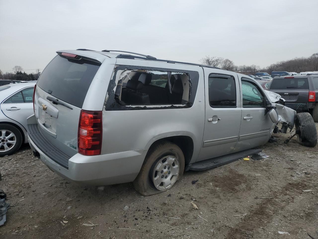 2011 Chevrolet Suburban - Image 3