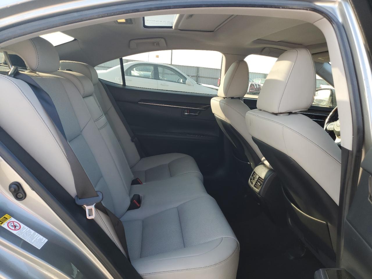 2018 Lexus ES - Image 10