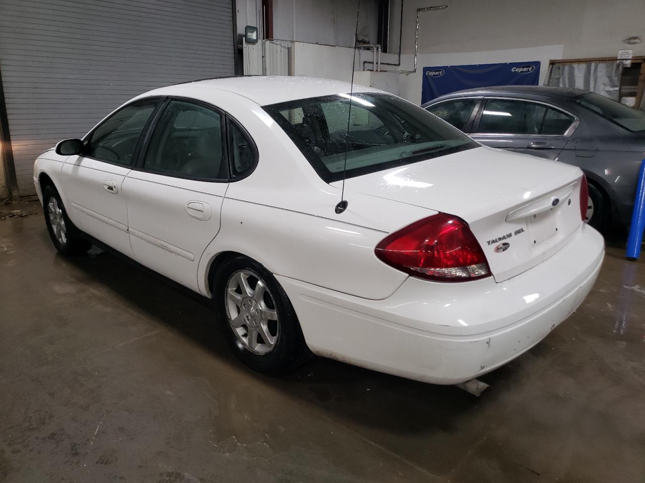 2005 Ford Taurus - Image 2