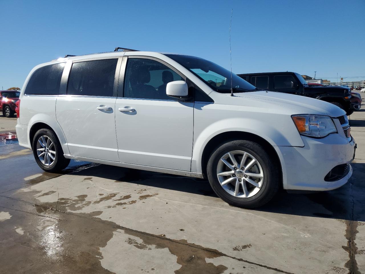 2019 Dodge Caravan - Image 4