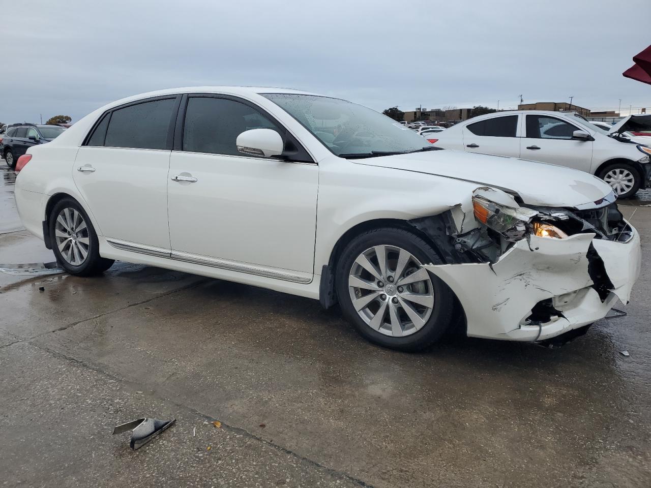 2011 Toyota Avalon - Image 4