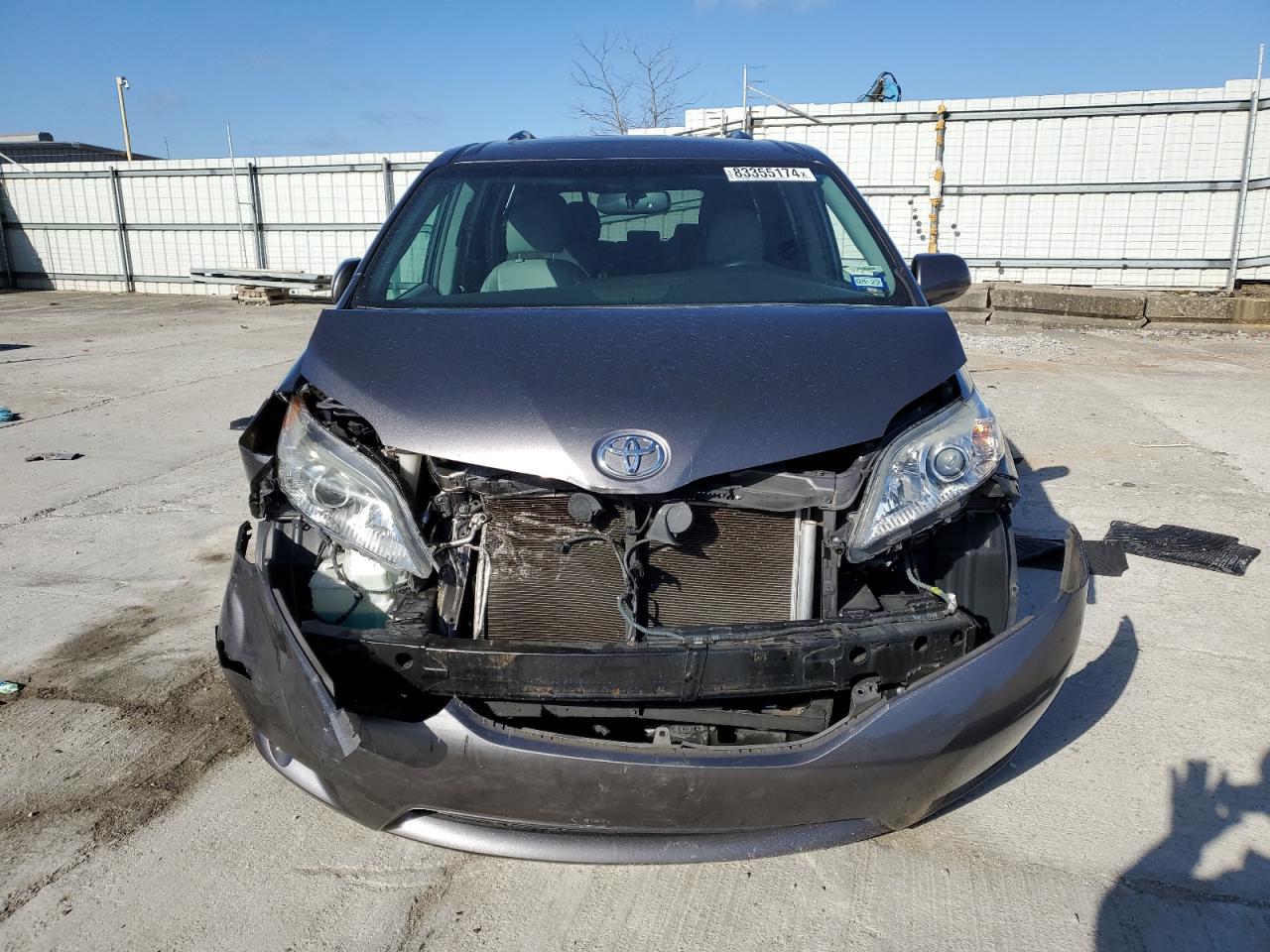 2017 Toyota Sienna - Image 5