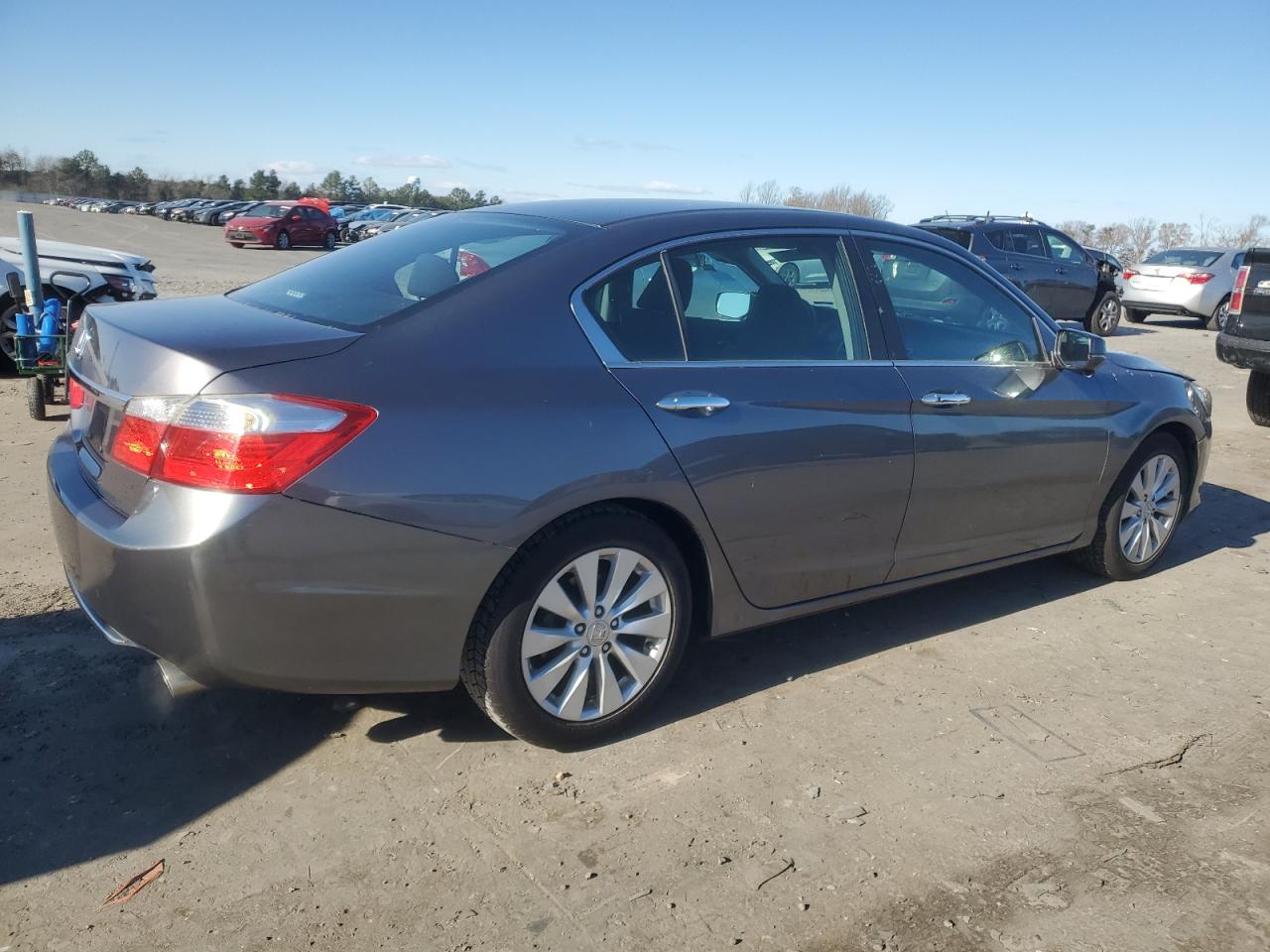 VIN 1HGCR2F70FA168969 2015 HONDA ACCORD no.3