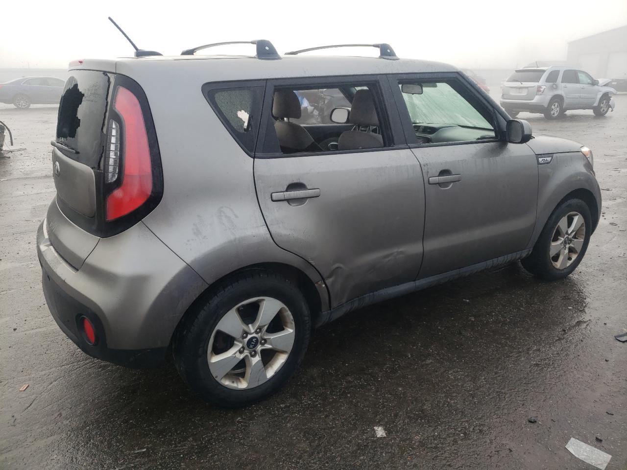 VIN KNDJN2A2XJ7566676 2018 KIA SOUL no.3