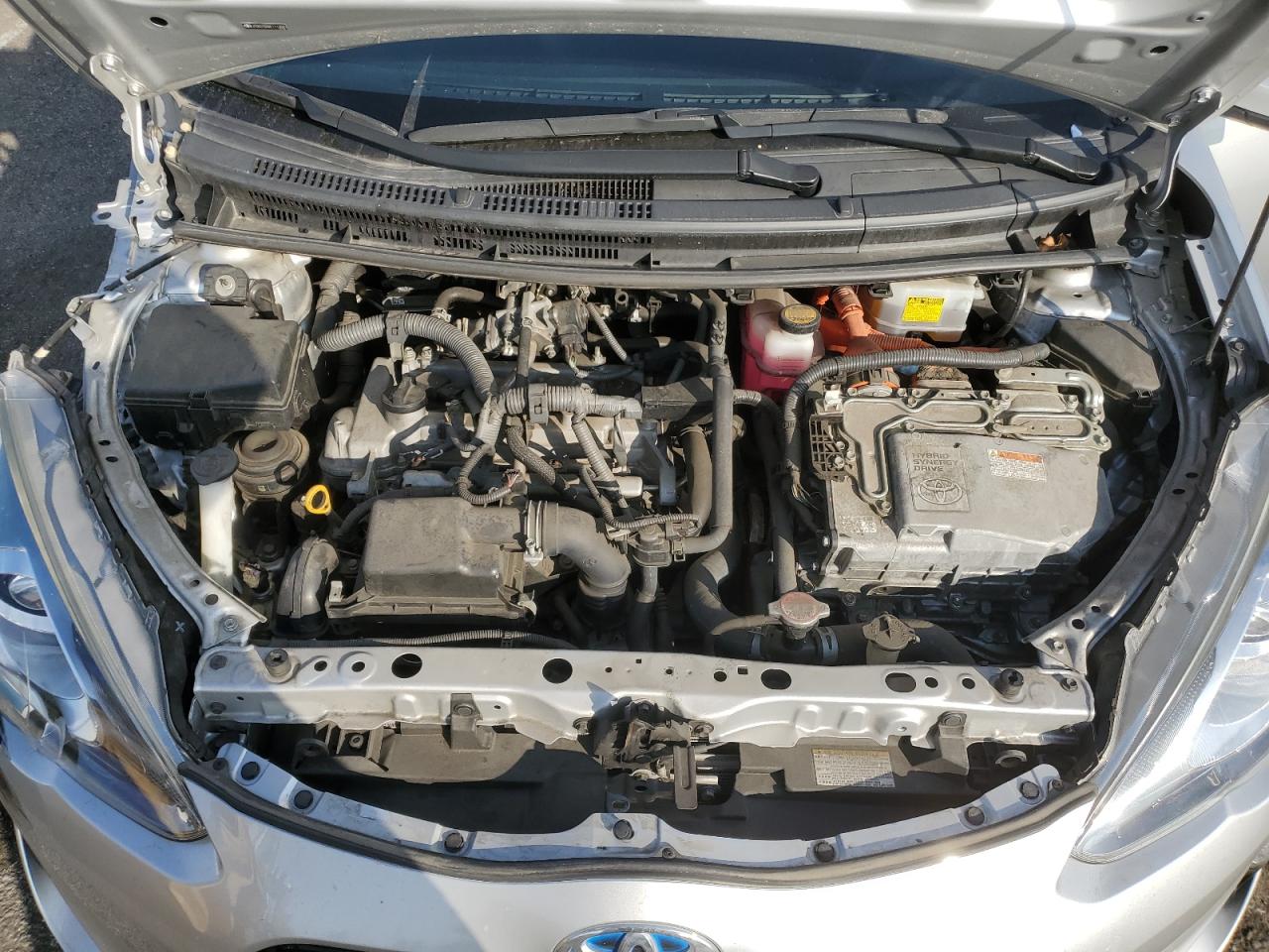 2015 Toyota Prius - Image 11