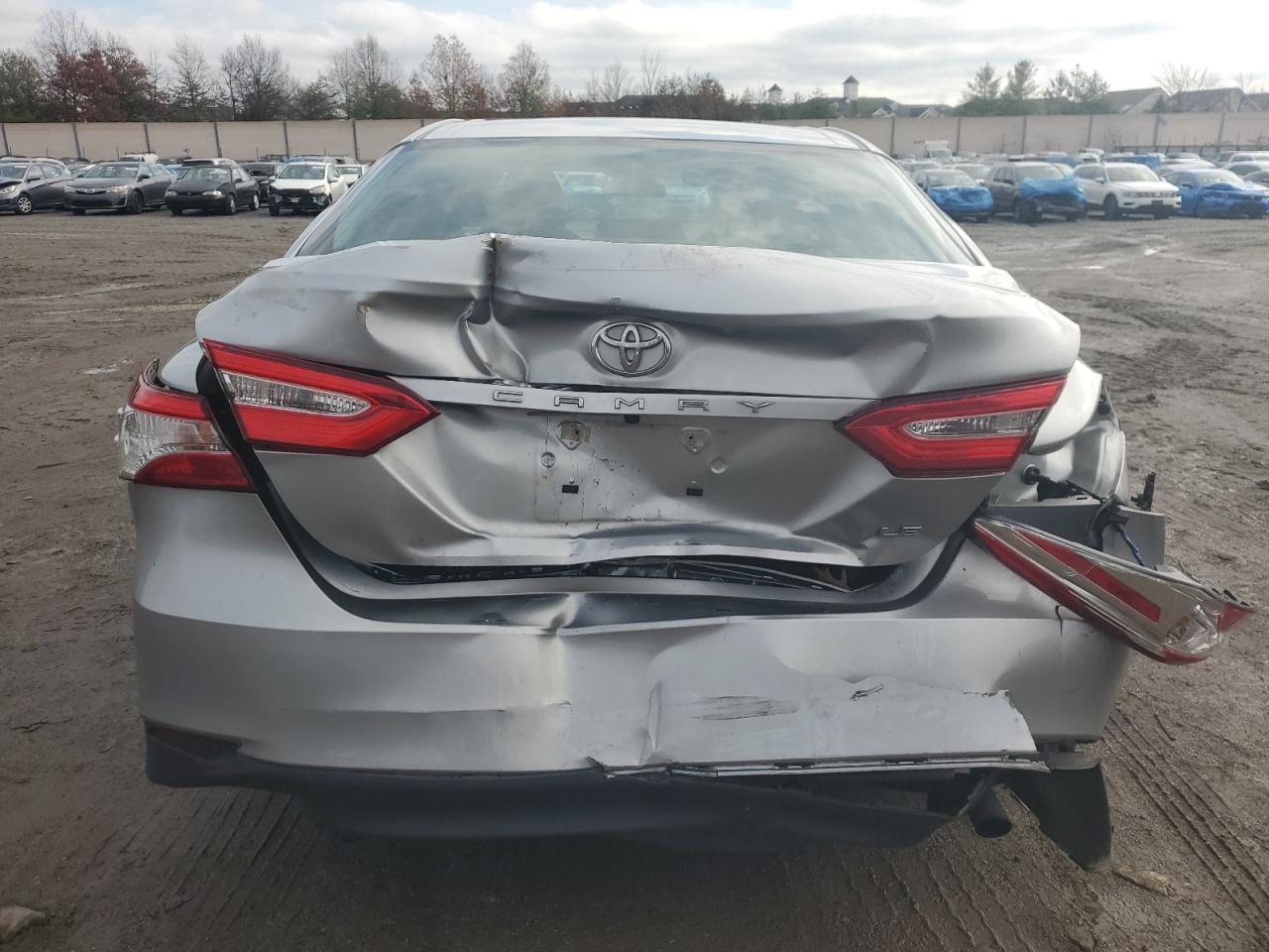 VIN 4T1B11HK1JU617057 2018 TOYOTA CAMRY no.6