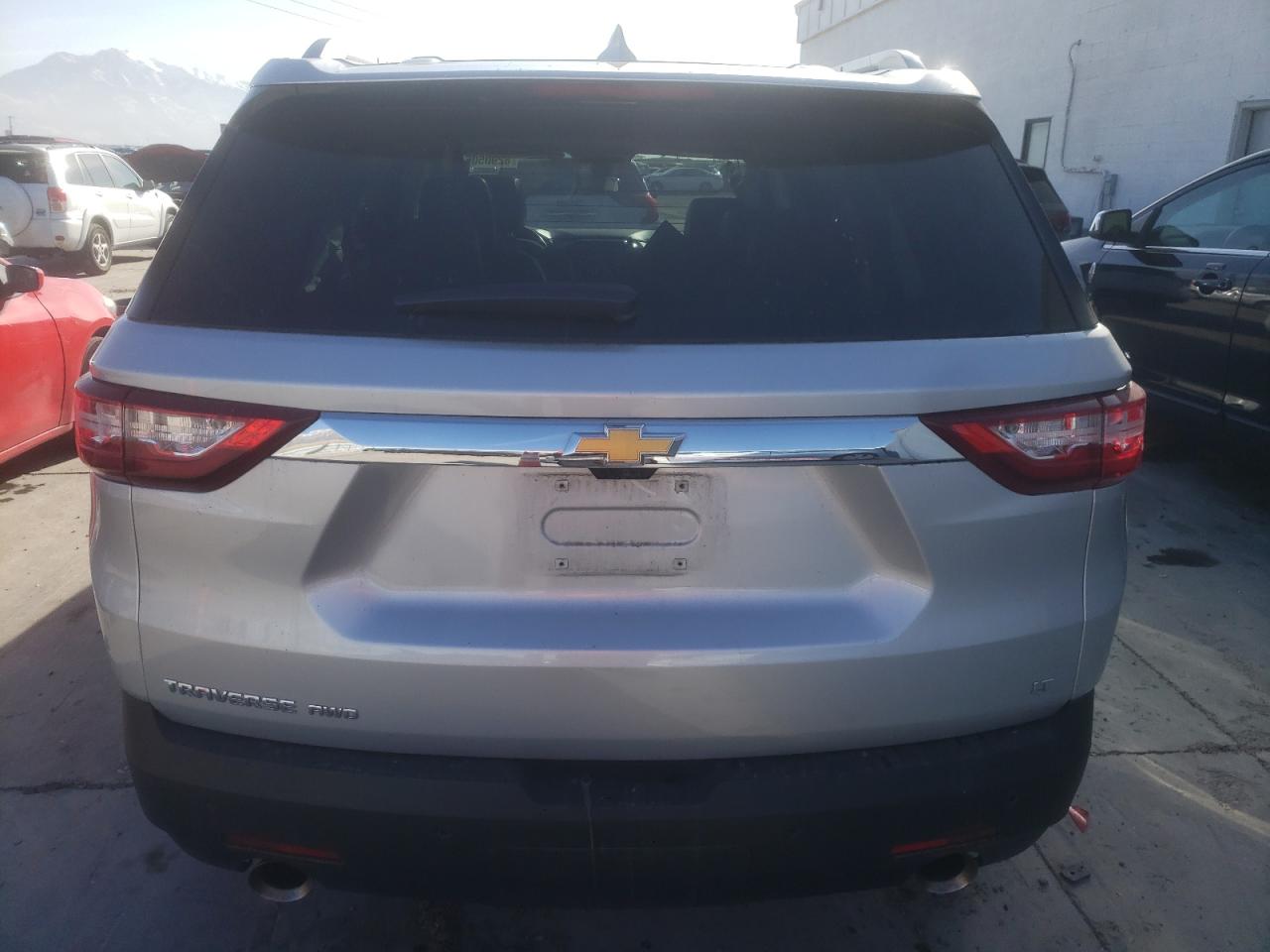 VIN 1GNEVHKW3JJ272536 2018 CHEVROLET TRAVERSE no.6