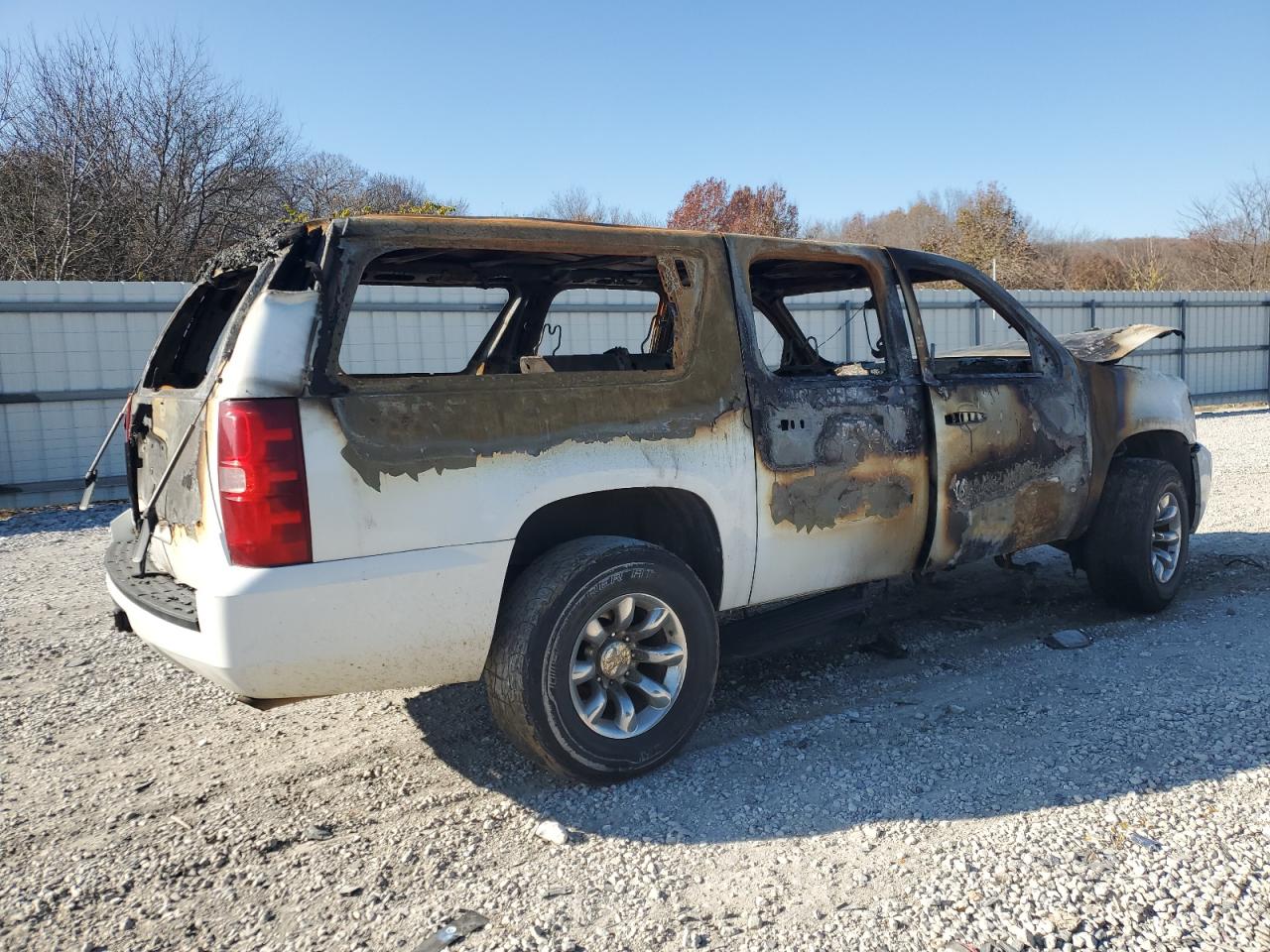2011 Chevrolet Suburban - Image 3
