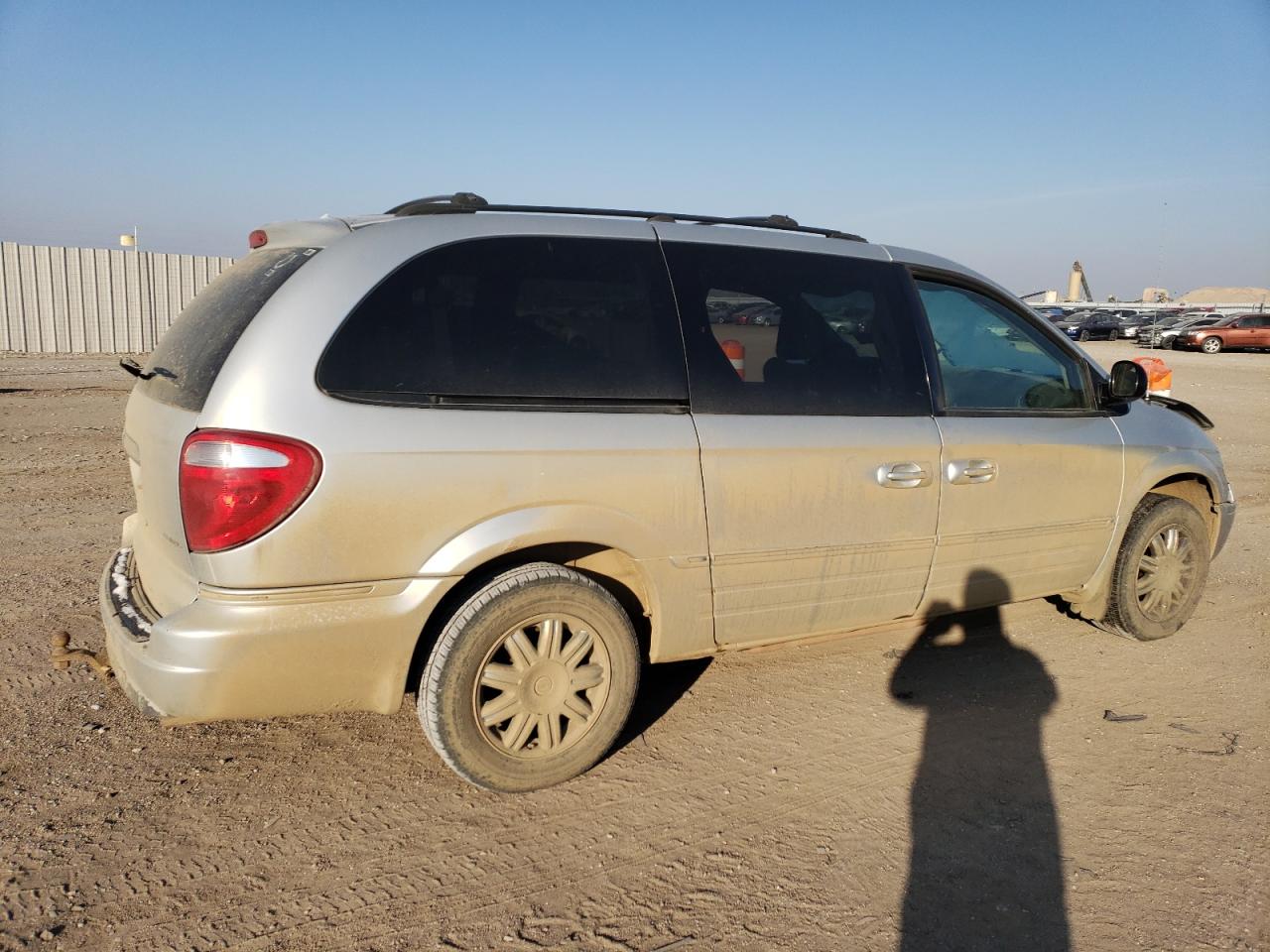2007 Chrysler Town & Country - Image 3