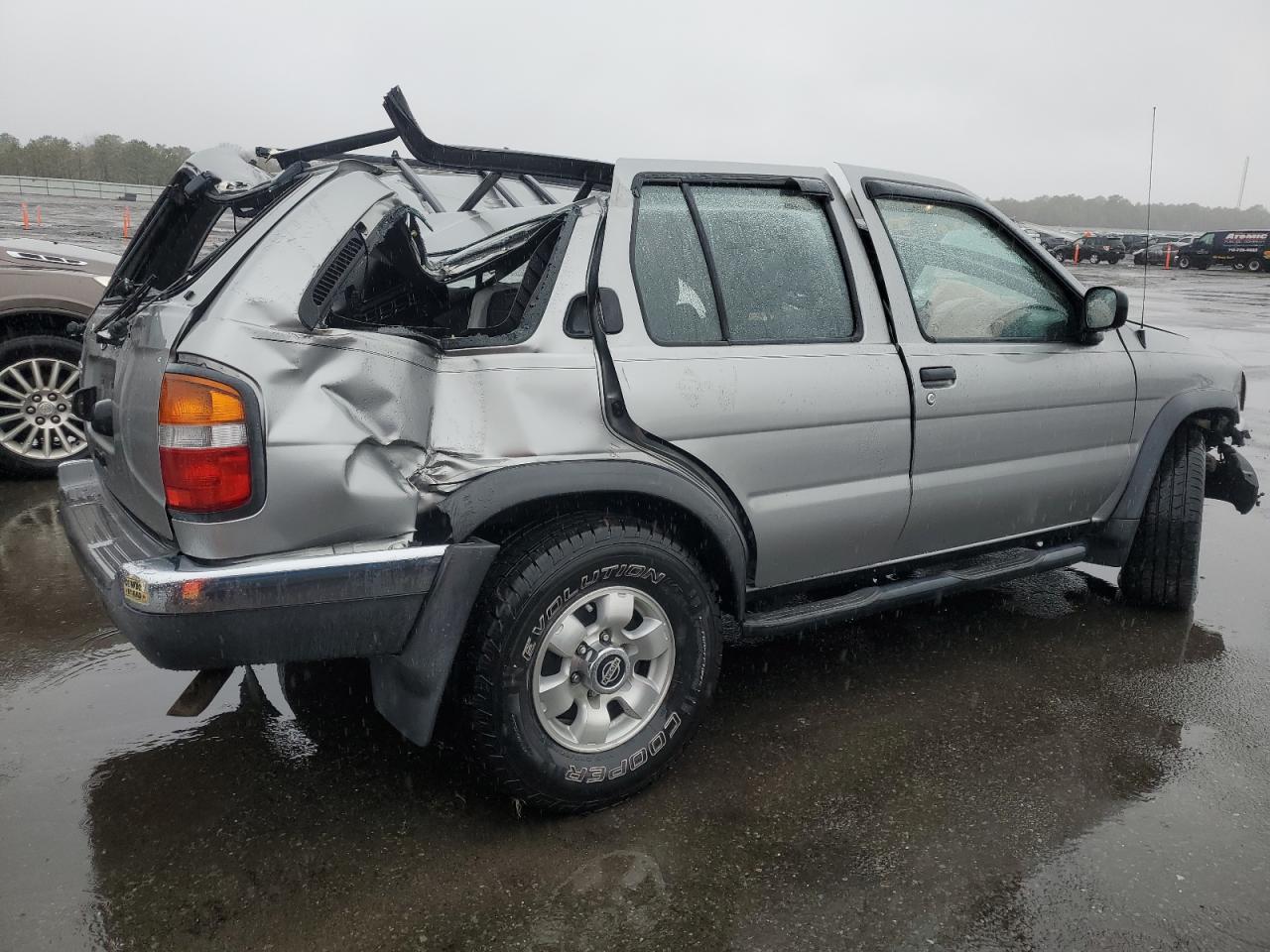 1998 Nissan Pathfinder - Image 3