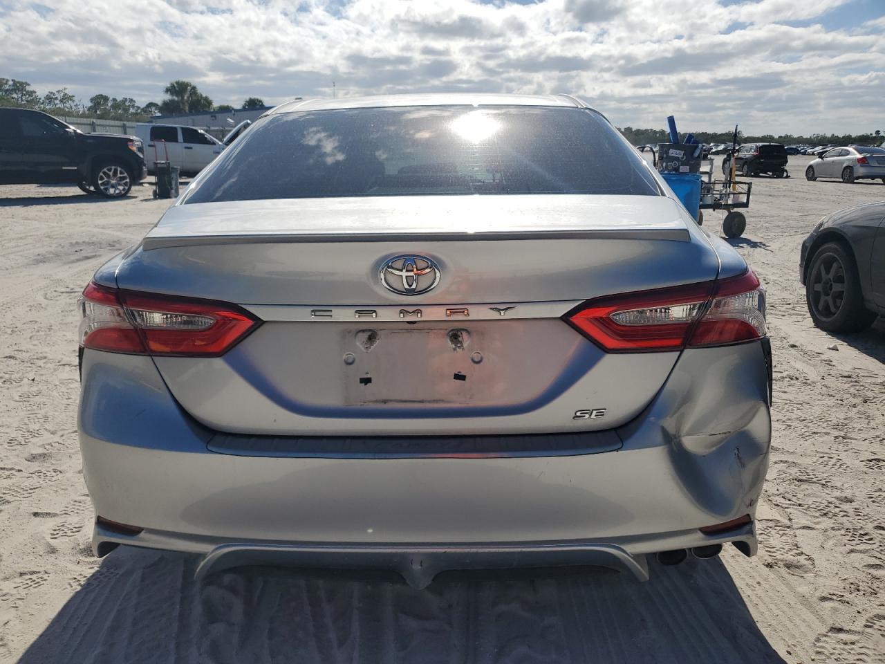 VIN 4T1B11HK2JU643120 2018 TOYOTA CAMRY no.6