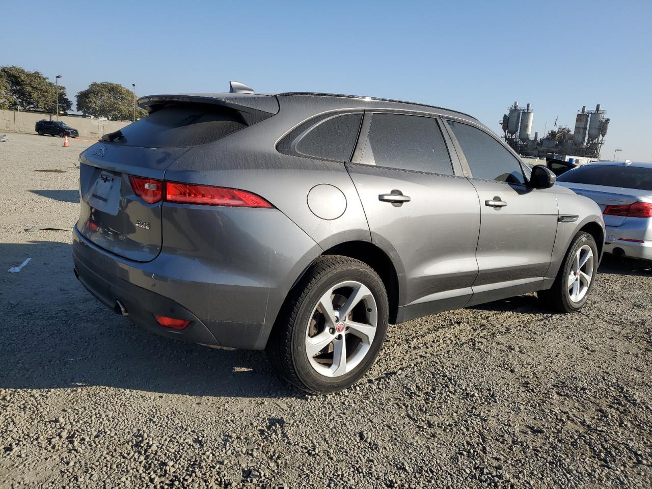 VIN SADCJ2BV6HA097553 2017 JAGUAR F-PACE no.3