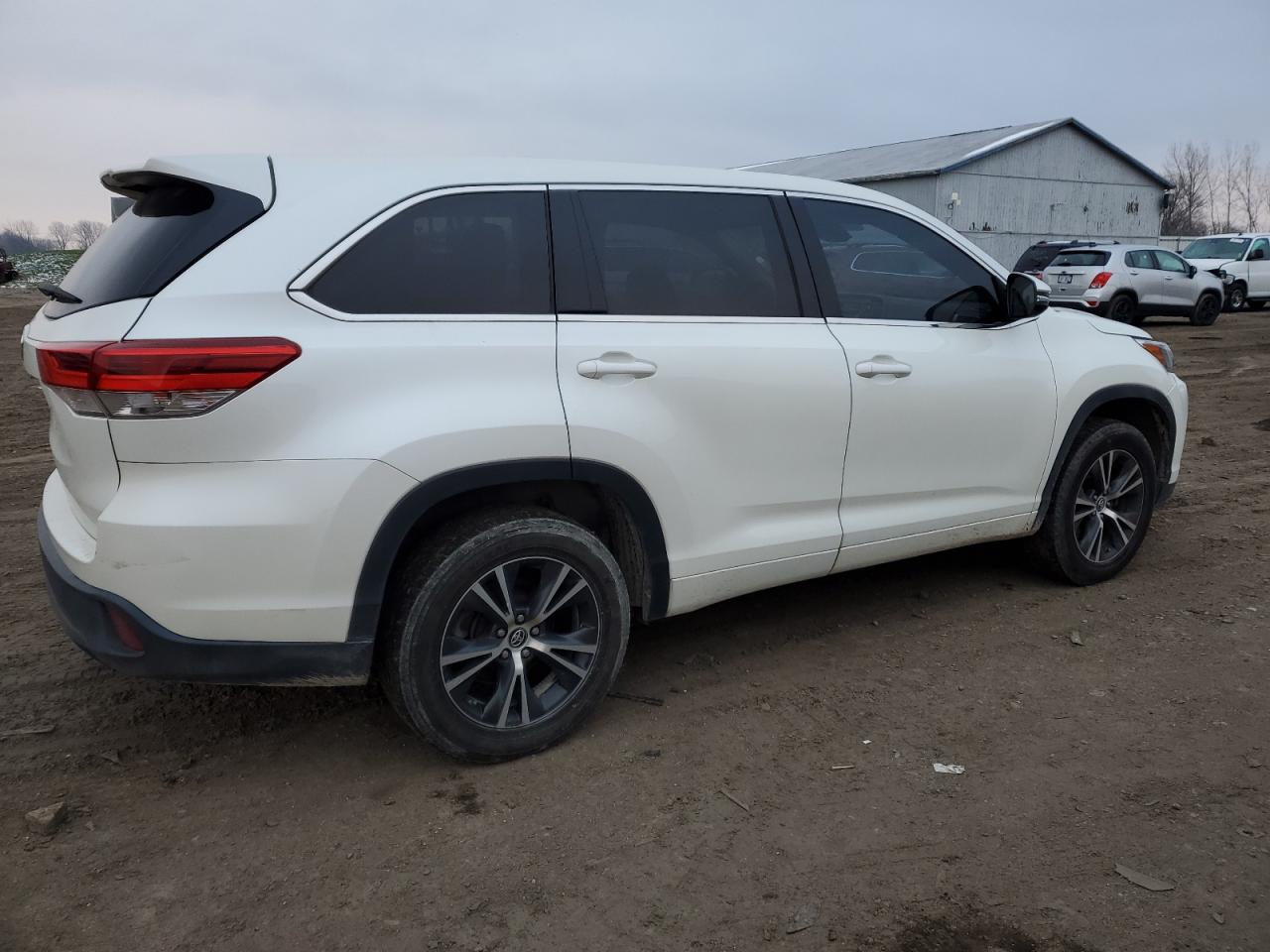 2017 Toyota Highlander - Image 3