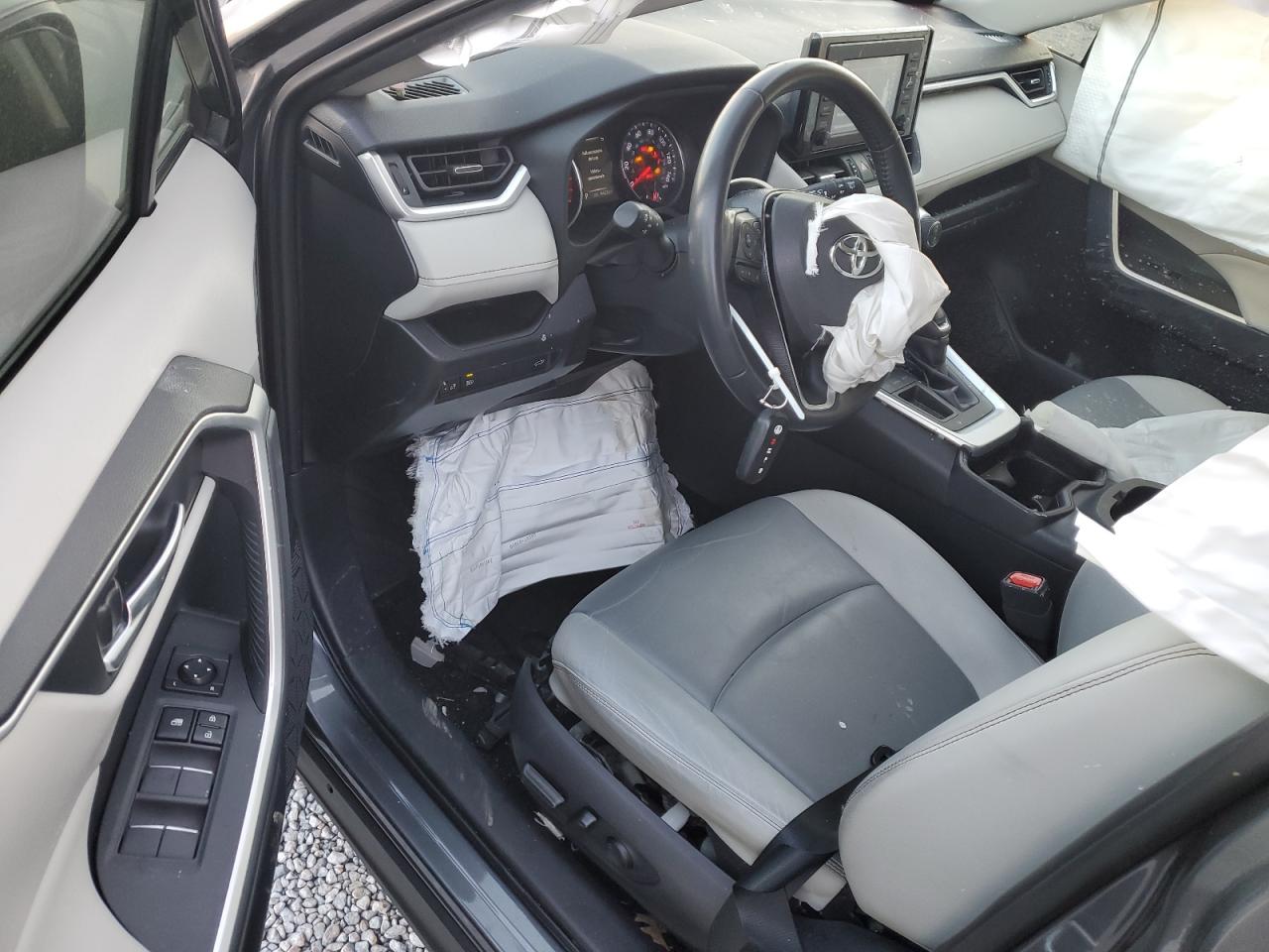 2019 Toyota RAV 4 - Image 8