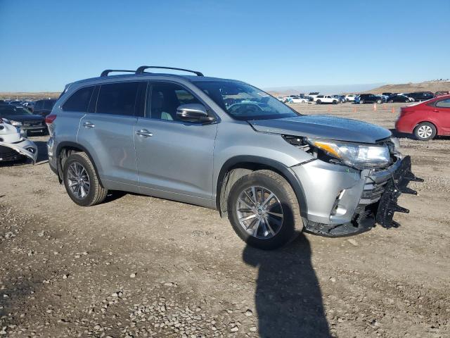  TOYOTA HIGHLANDER 2017 Srebrny