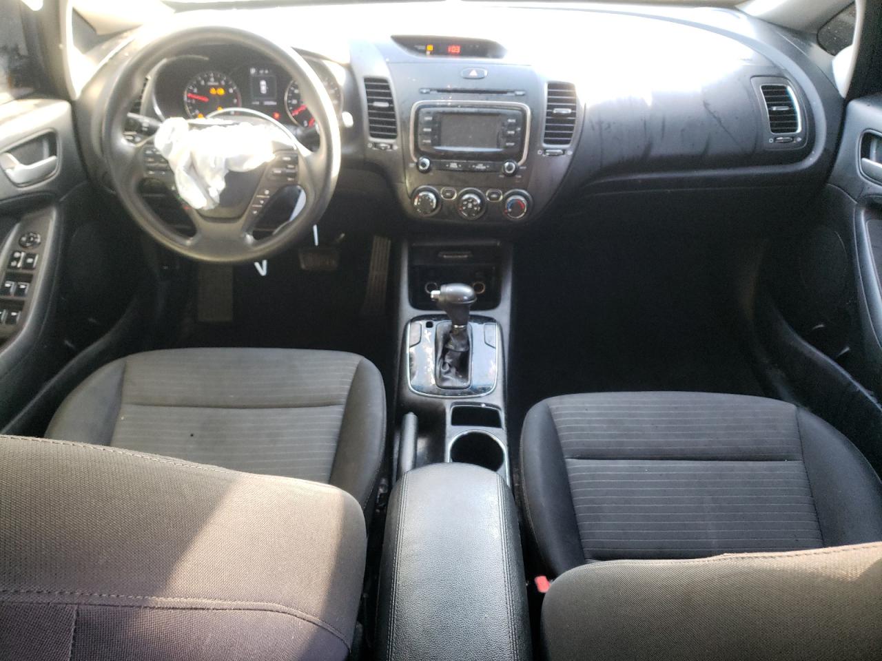 2017 Kia Forte - Image 8
