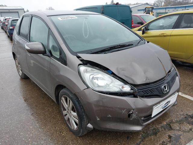 2013 HONDA JAZZ ES +