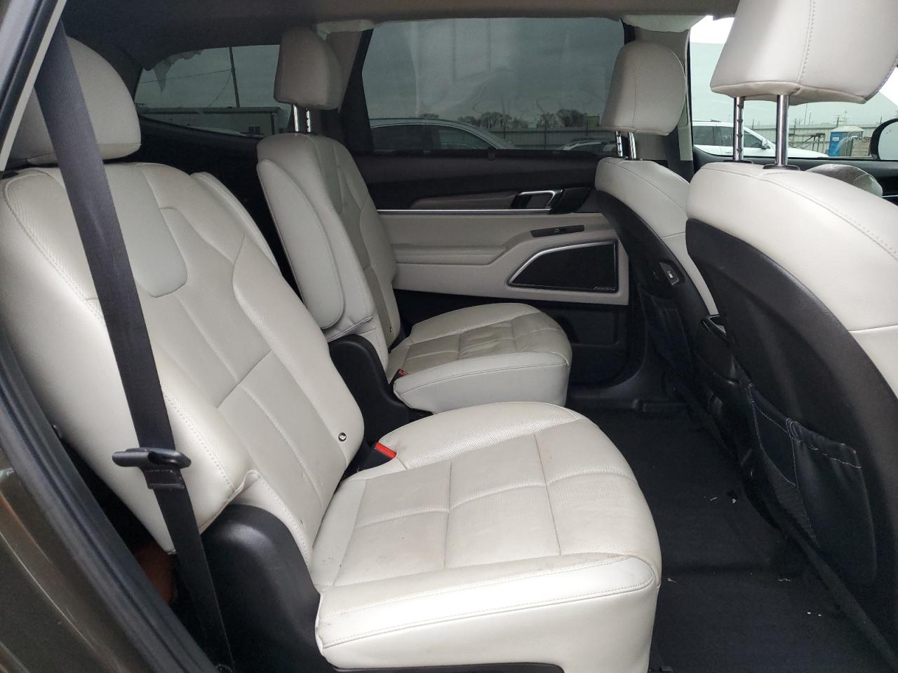 2022 Kia Telluride - Image 11