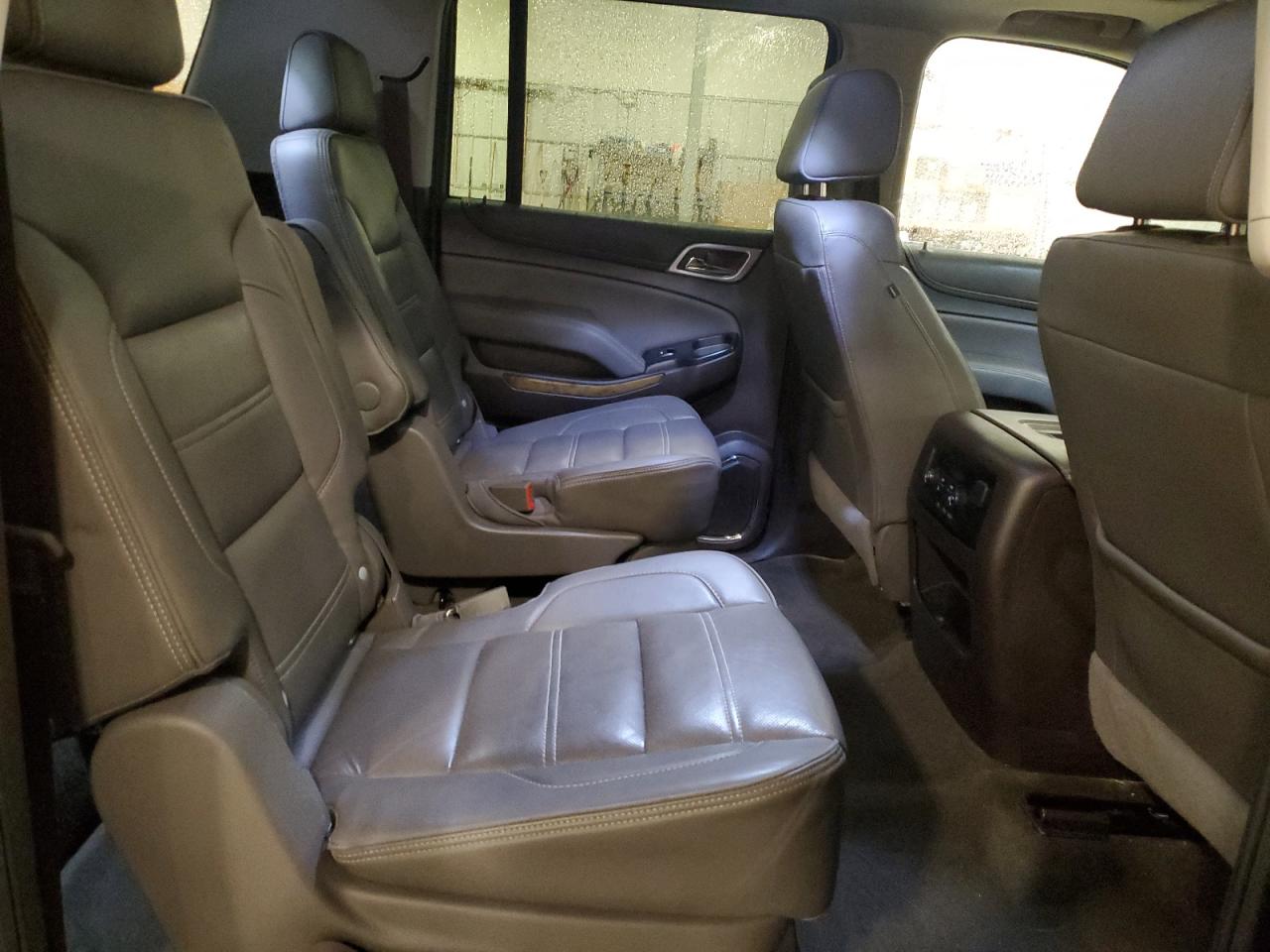 2017 GMC Yukon - Image 11