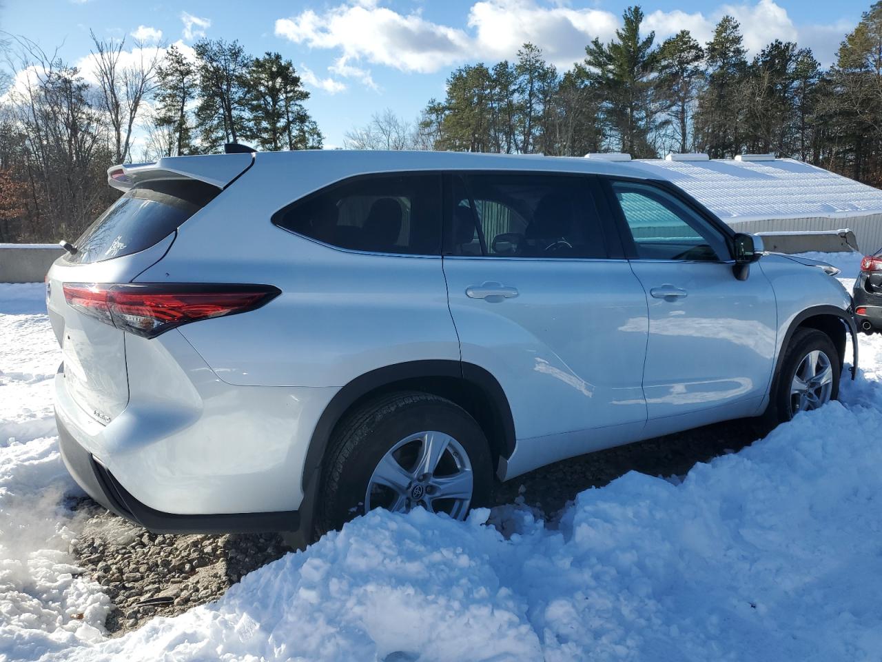 2022 Toyota Highlander - Image 3