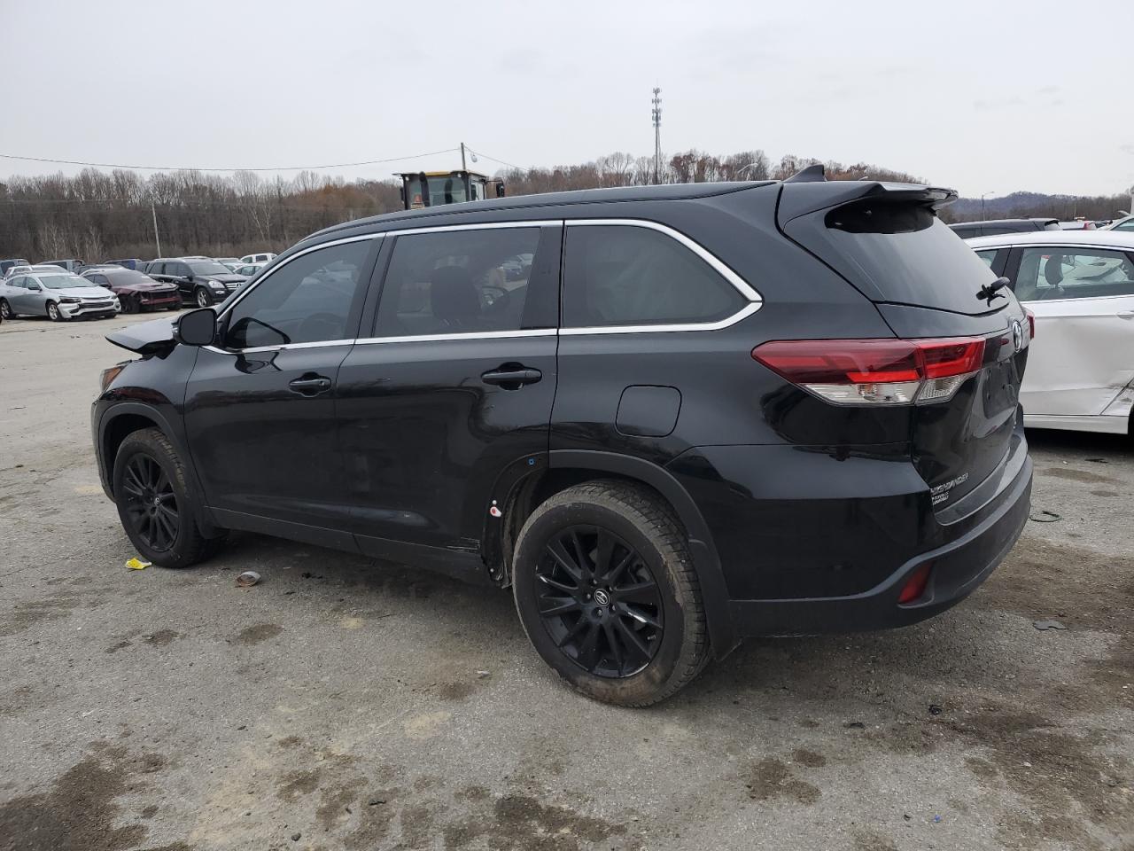 2019 Toyota Highlander - Image 2