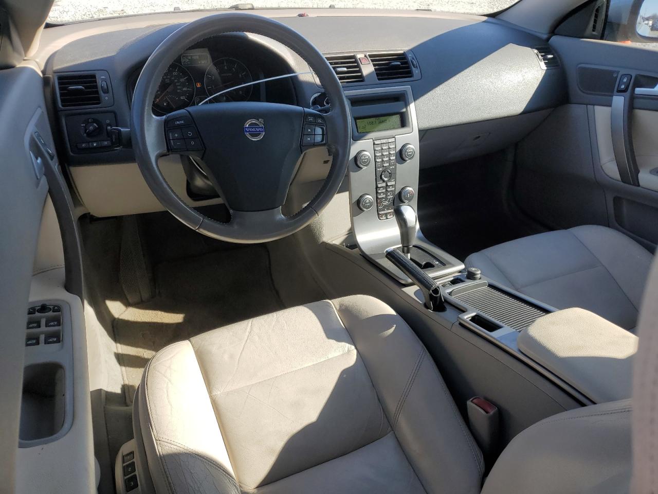 2010 Volvo C70 - Image 8
