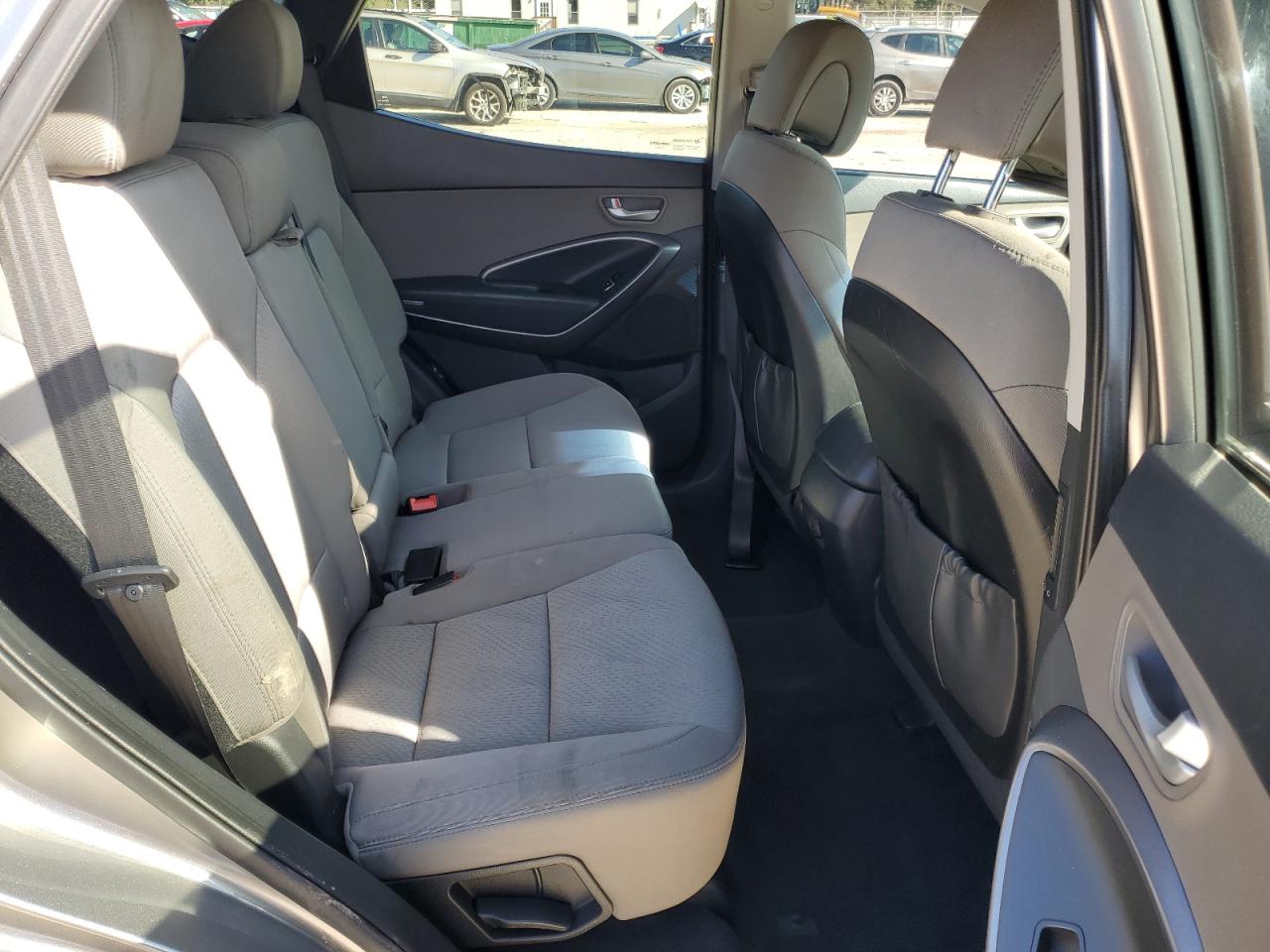 2014 Hyundai Santa Fe - Image 11