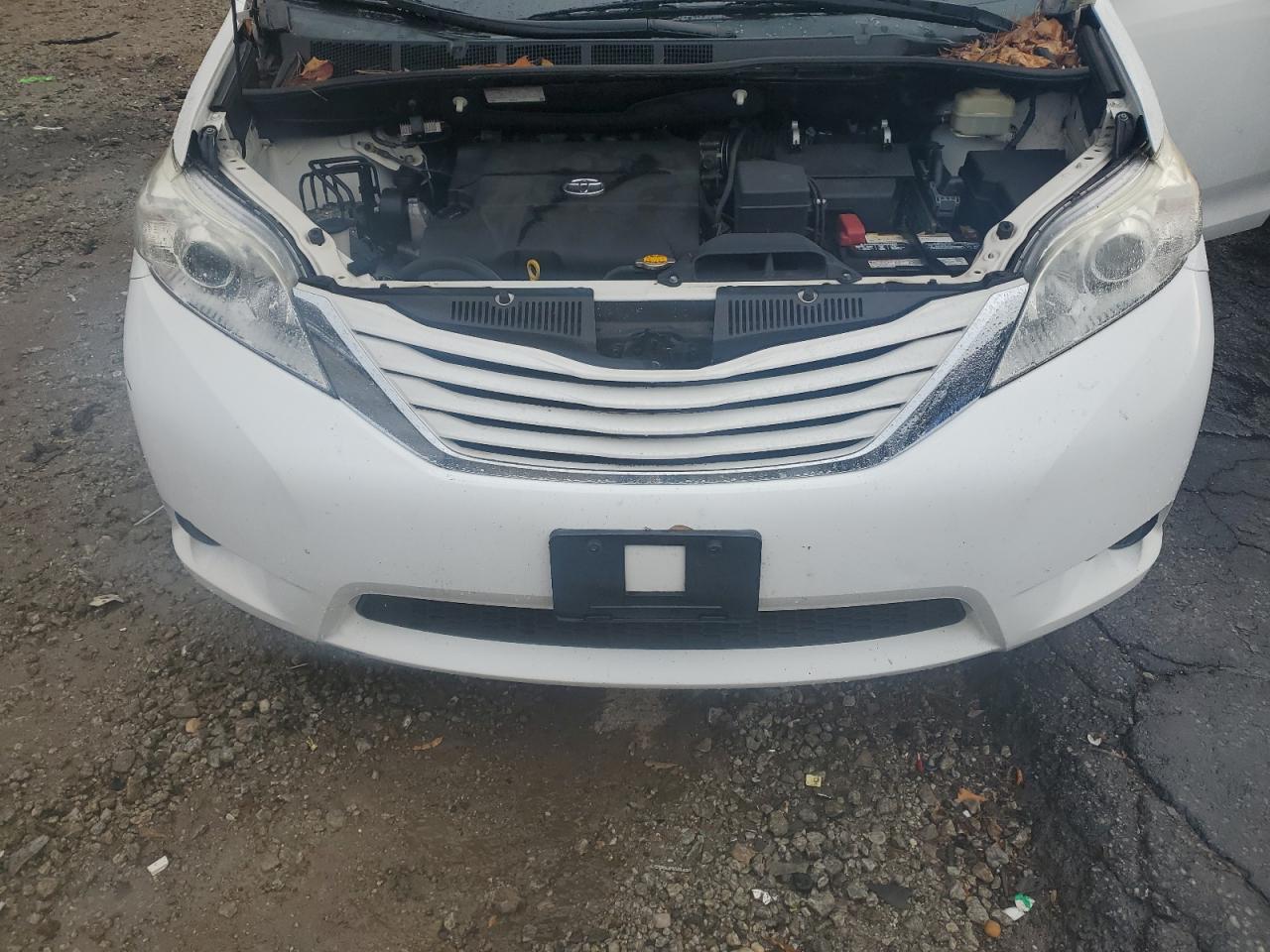 2015 Toyota Sienna - Image 12
