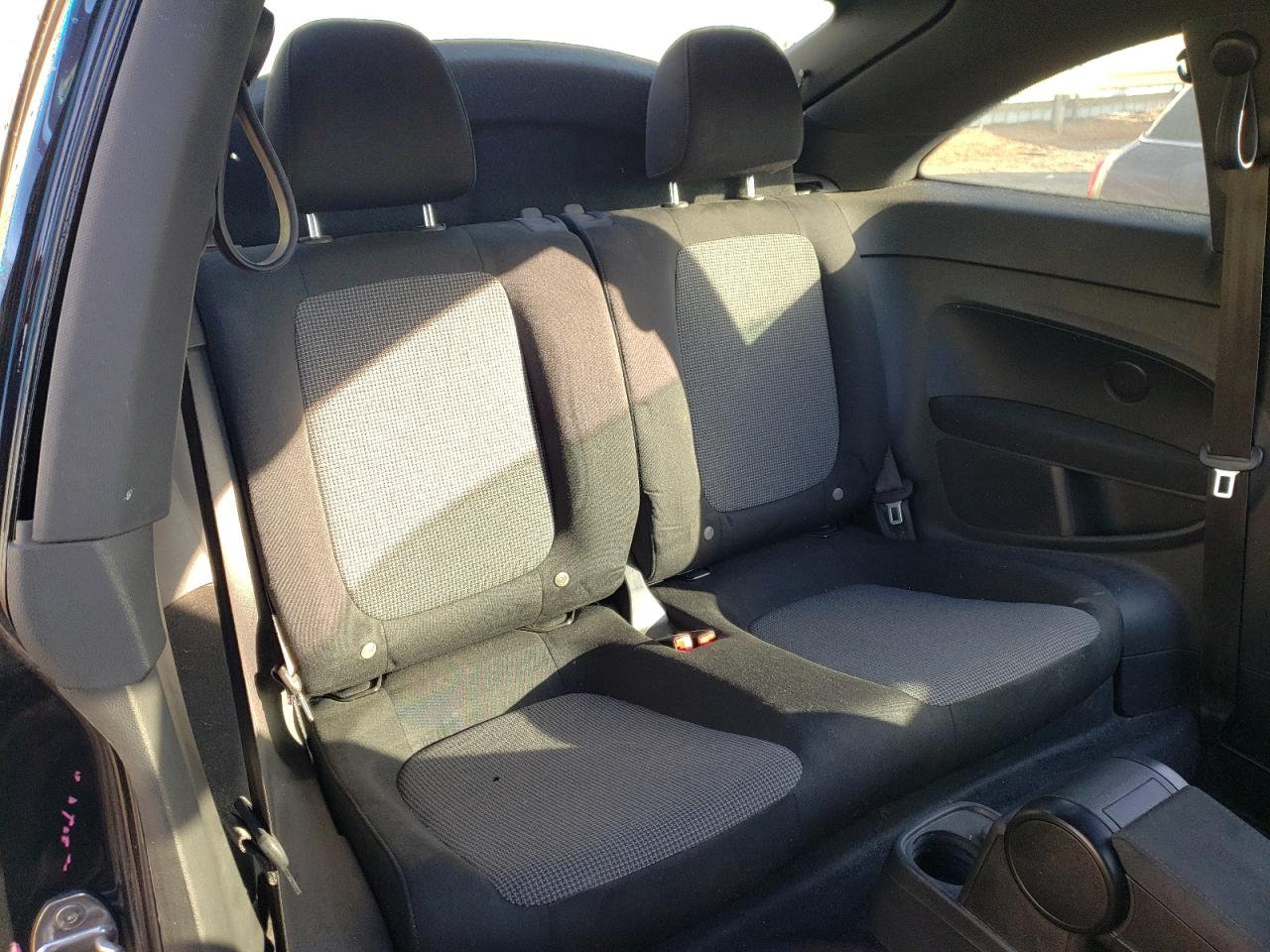 2019 Volkswagen Beetle - Image 10