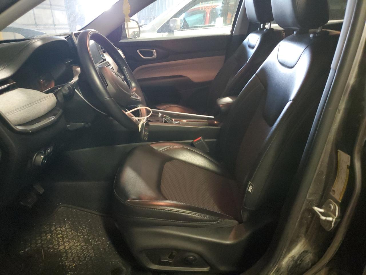 2022 Jeep Compass - Image 7