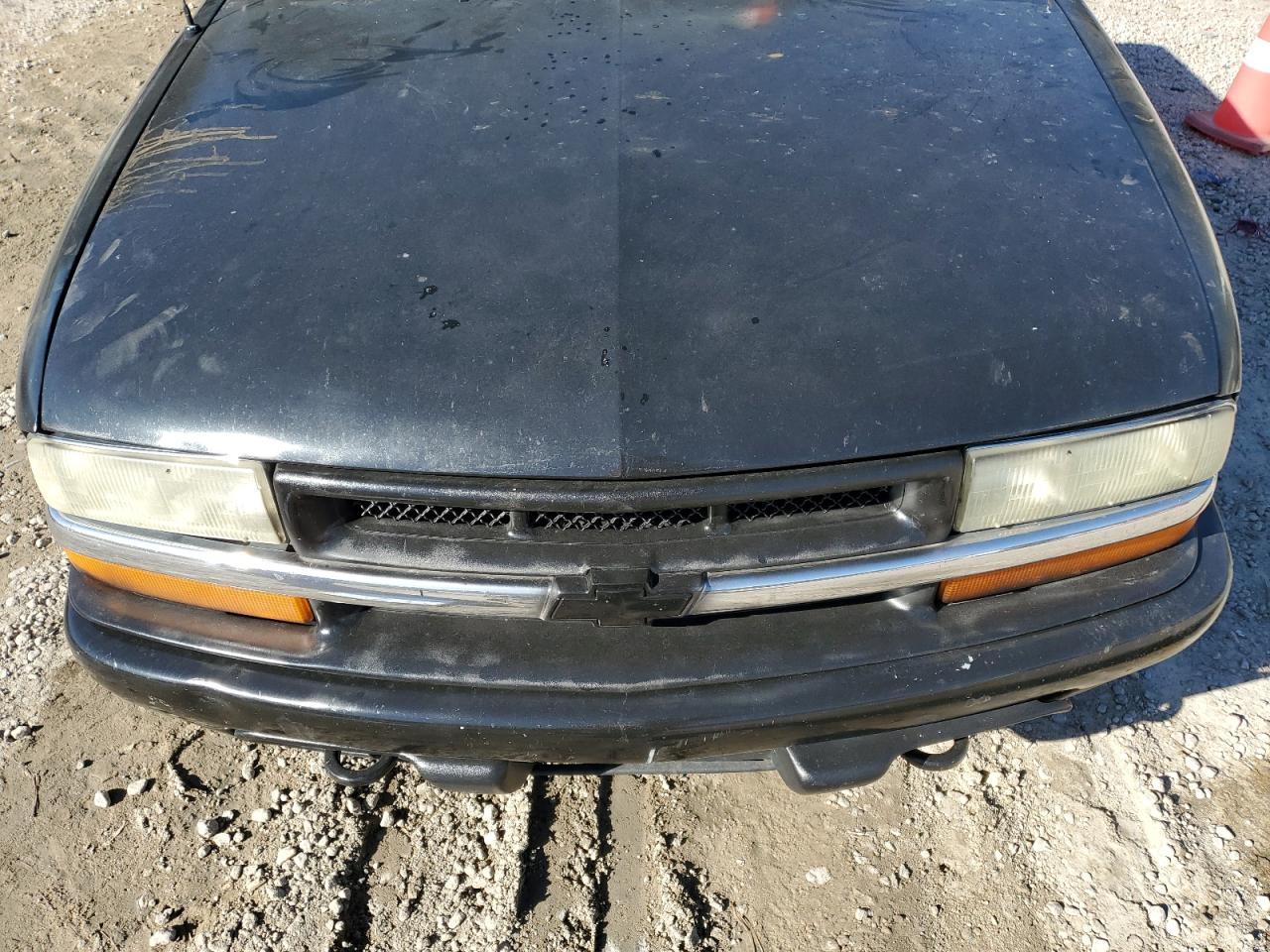 2003 Chevrolet S-10 Pickup - Image 12