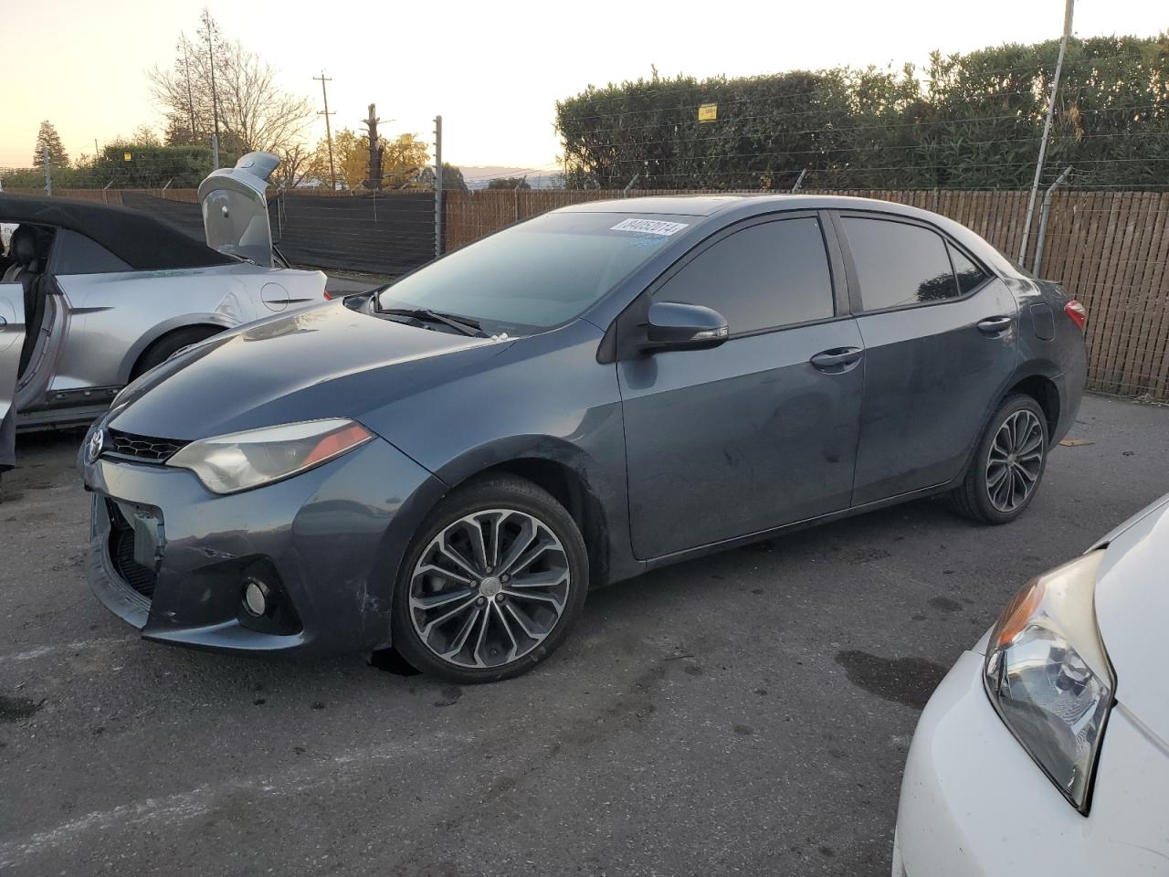 VIN 5YFBURHE3GP520825 2016 TOYOTA COROLLA no.1