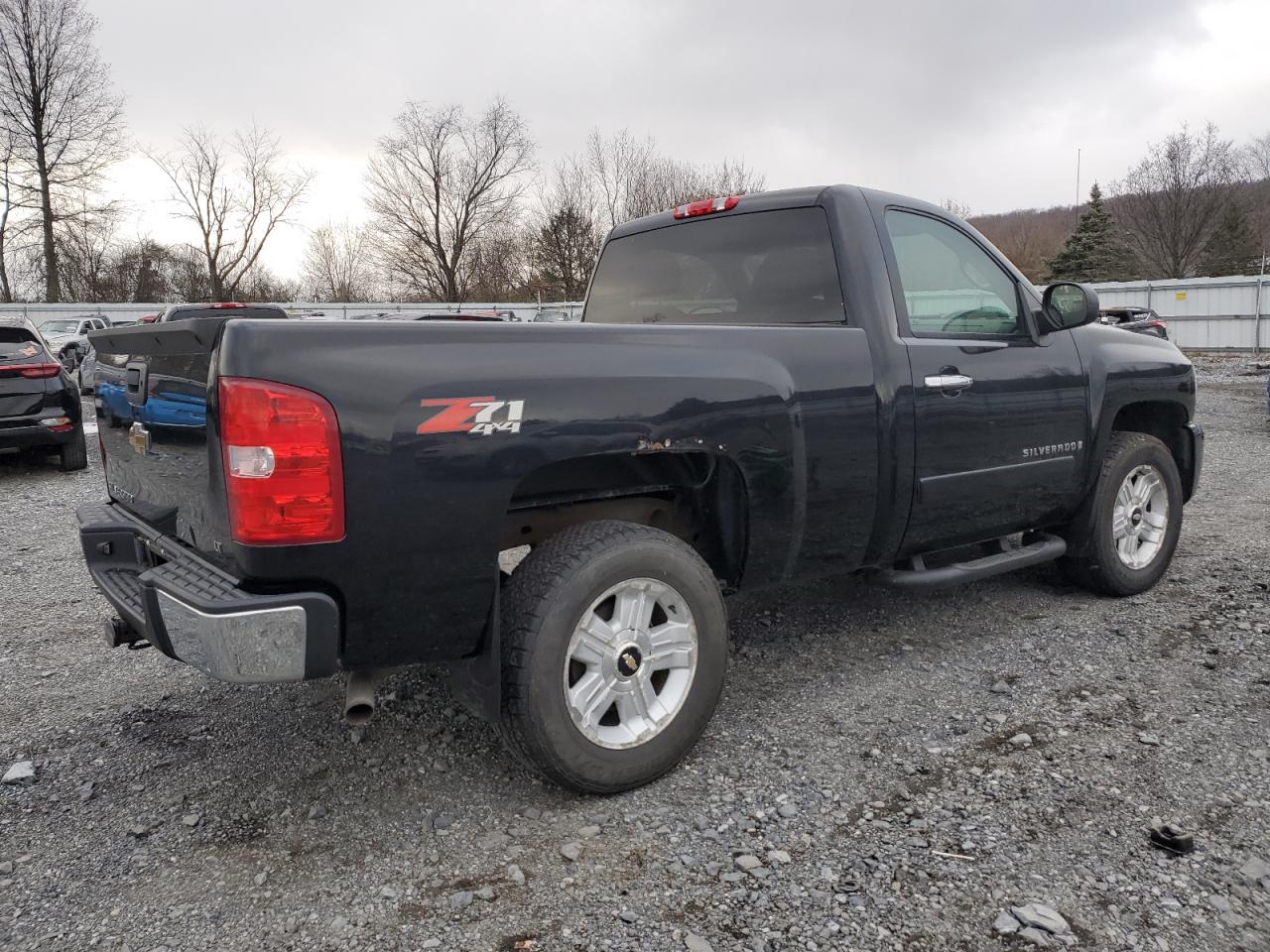 2007 Chevrolet Silverado - Image 3