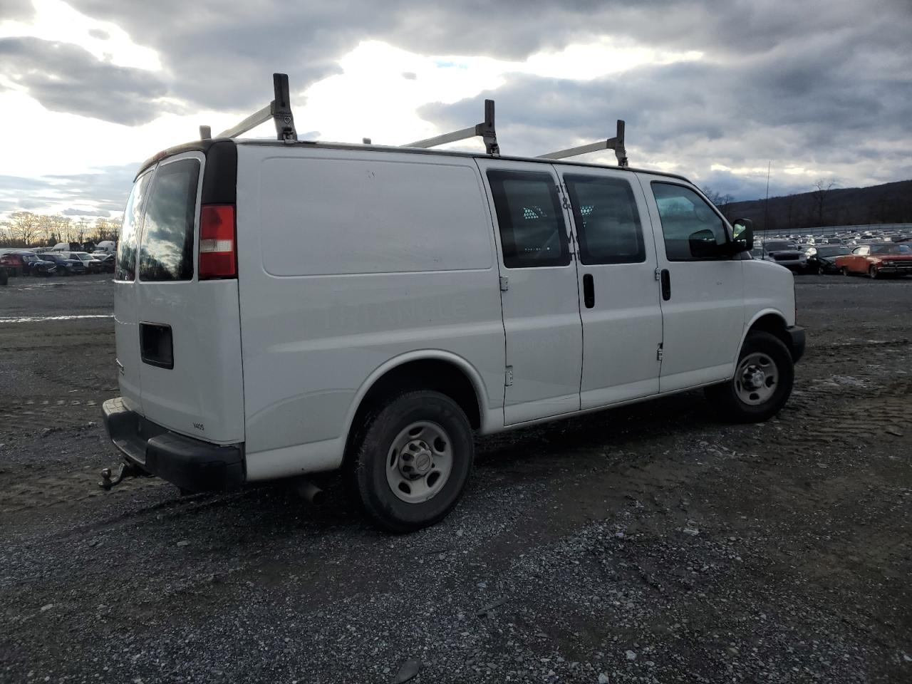 VIN 1GCWGFCF1F1214488 2015 CHEVROLET EXPRESS no.3