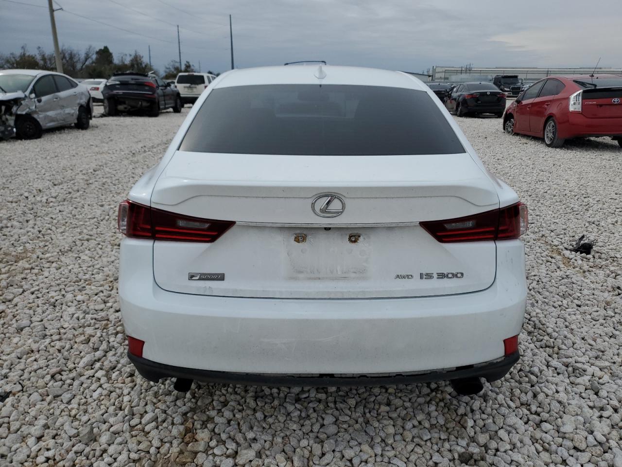 2016 Lexus IS - Image 6