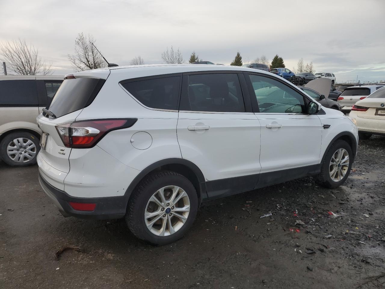 VIN 1FMCU9G9XHUA28687 2017 FORD ESCAPE no.3